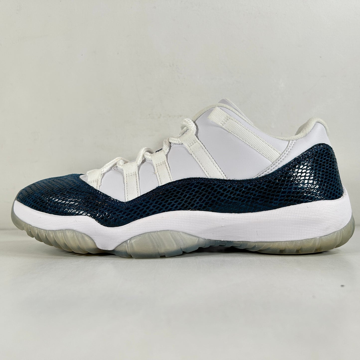 CD6846 102 Jordan 11 Retro Low Snake Navy (2019) [USED] - 10.5 M (VNDS) (Replace Box)