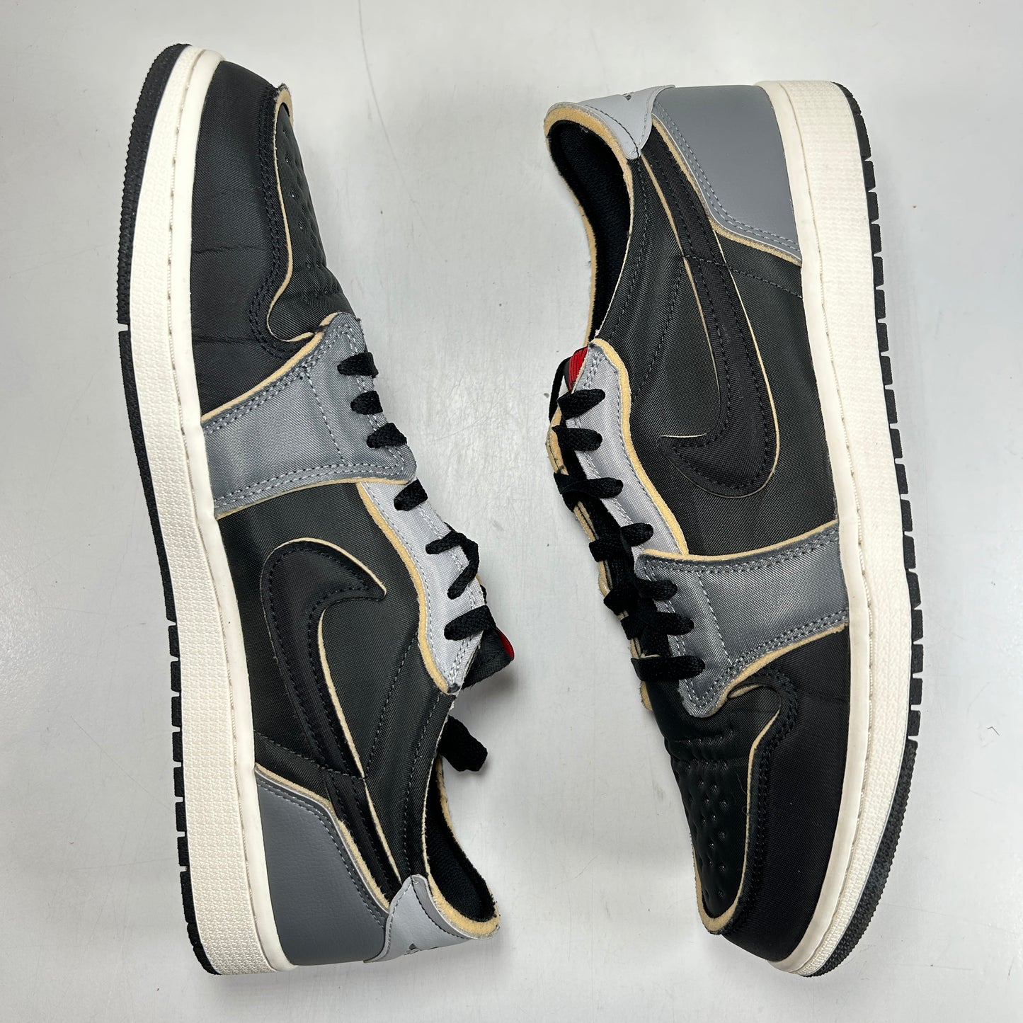 DV0982 006 Jordan 1 Low OG EX Negro Humo Gris