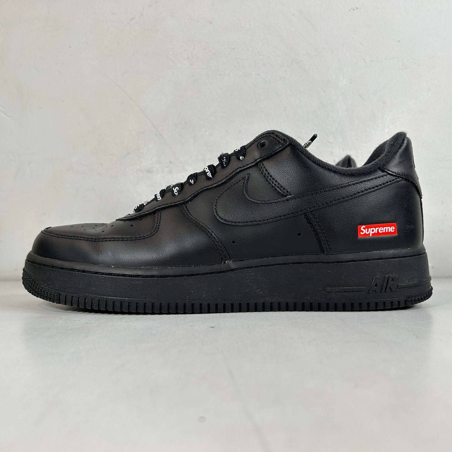 CU9225 001 Air Force 1 Low Supreme Black [USED] - 8 M (Used)