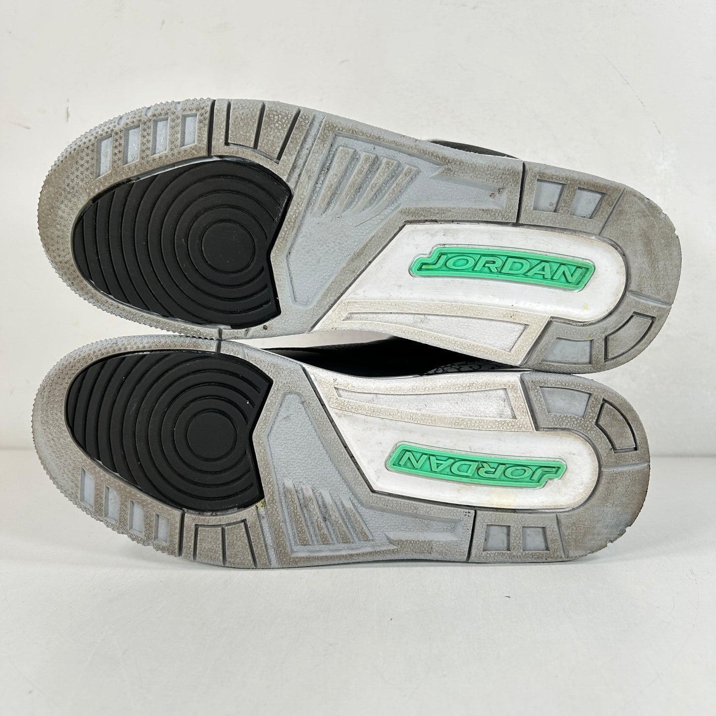 DM0967 031 Jordan 3 Retro Green Glow (GS) [USED] - 7 Y (Used)