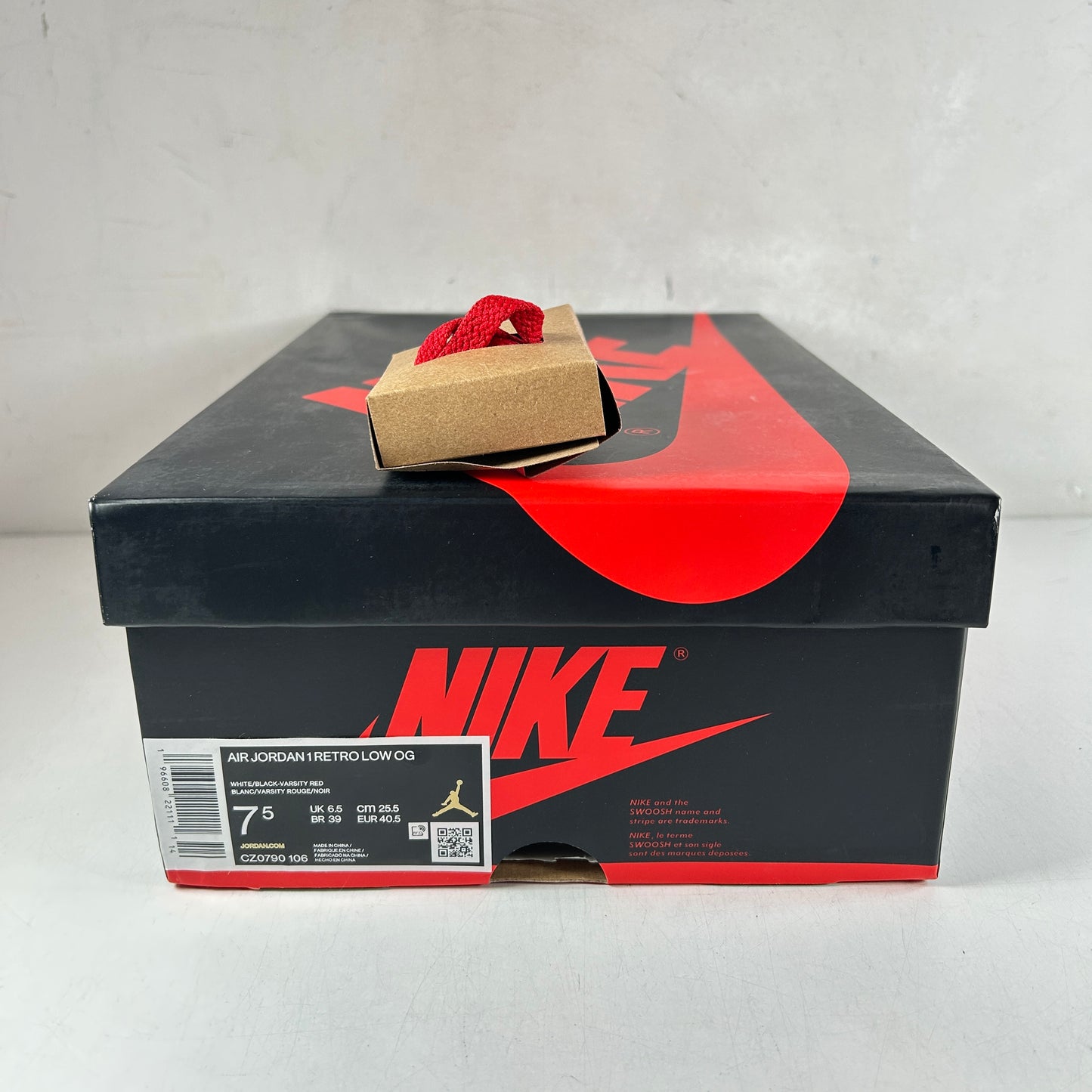 CZ0790 106  Jordan 1 Retro Low OG Black Toe (2023) [USED] - 7.5 M (Used)