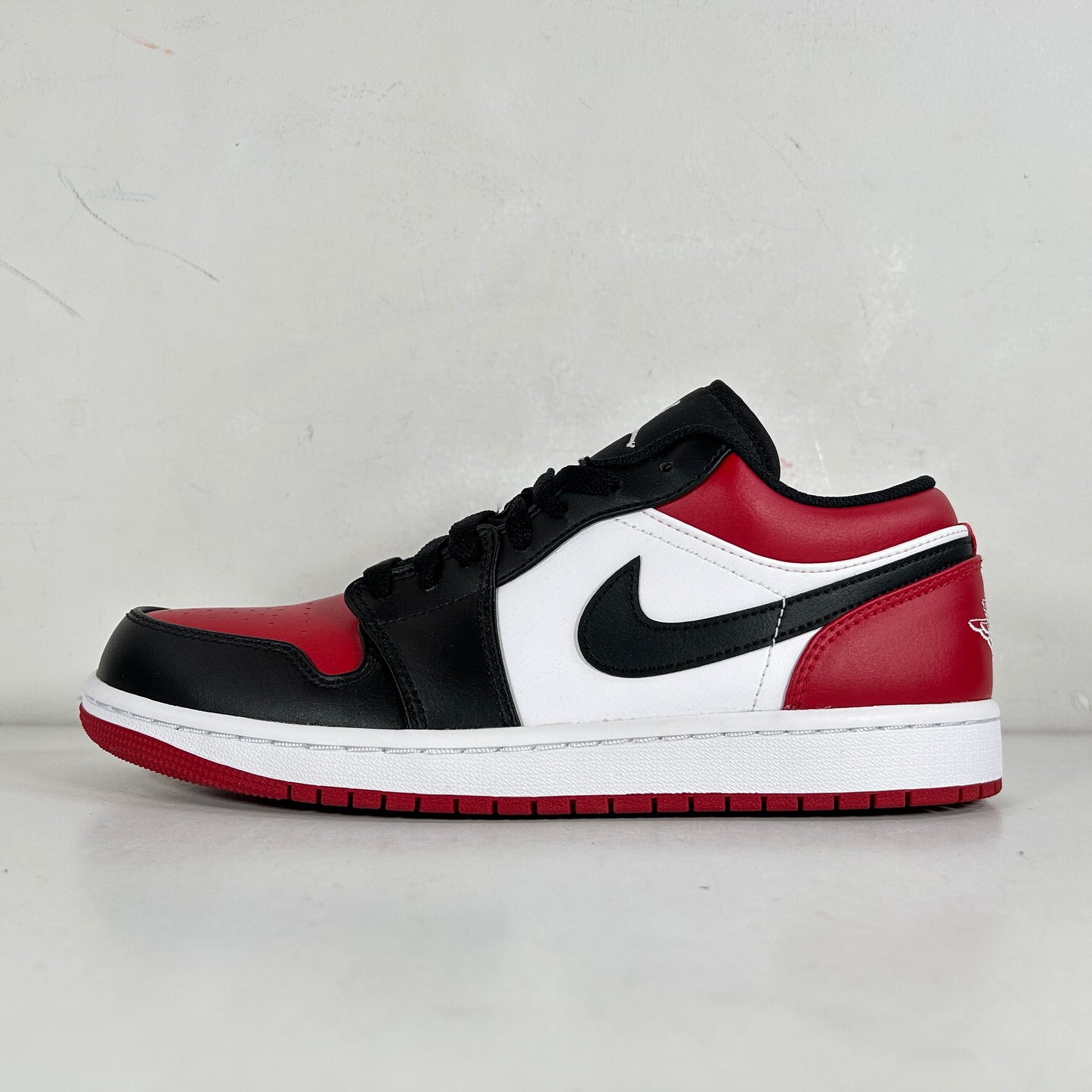 553558 612 Jordan 1 Low Bred Toe [USED] - 8.5 M (Used)