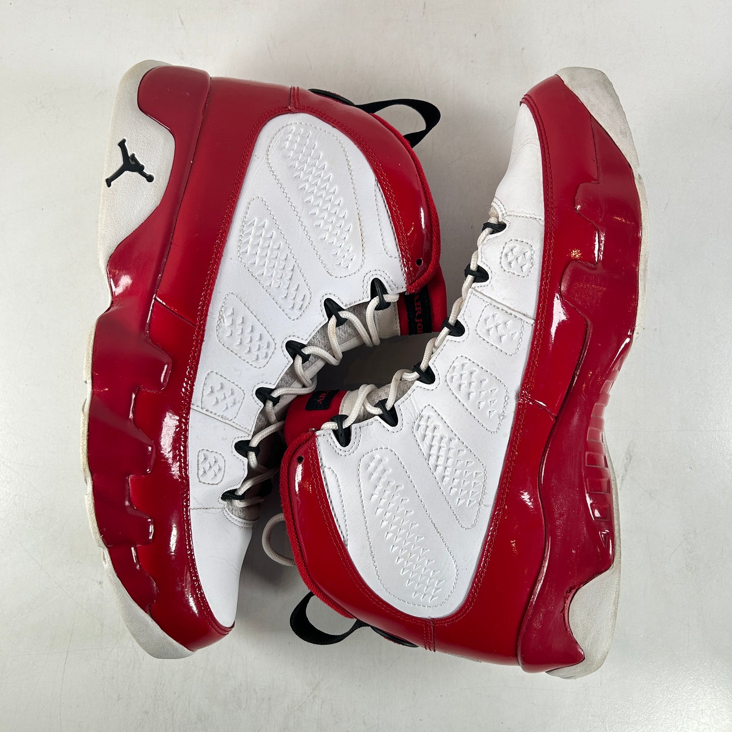 302370 160 Jordan 9 Retro White Gym Red [USED] - 11 M (Used)