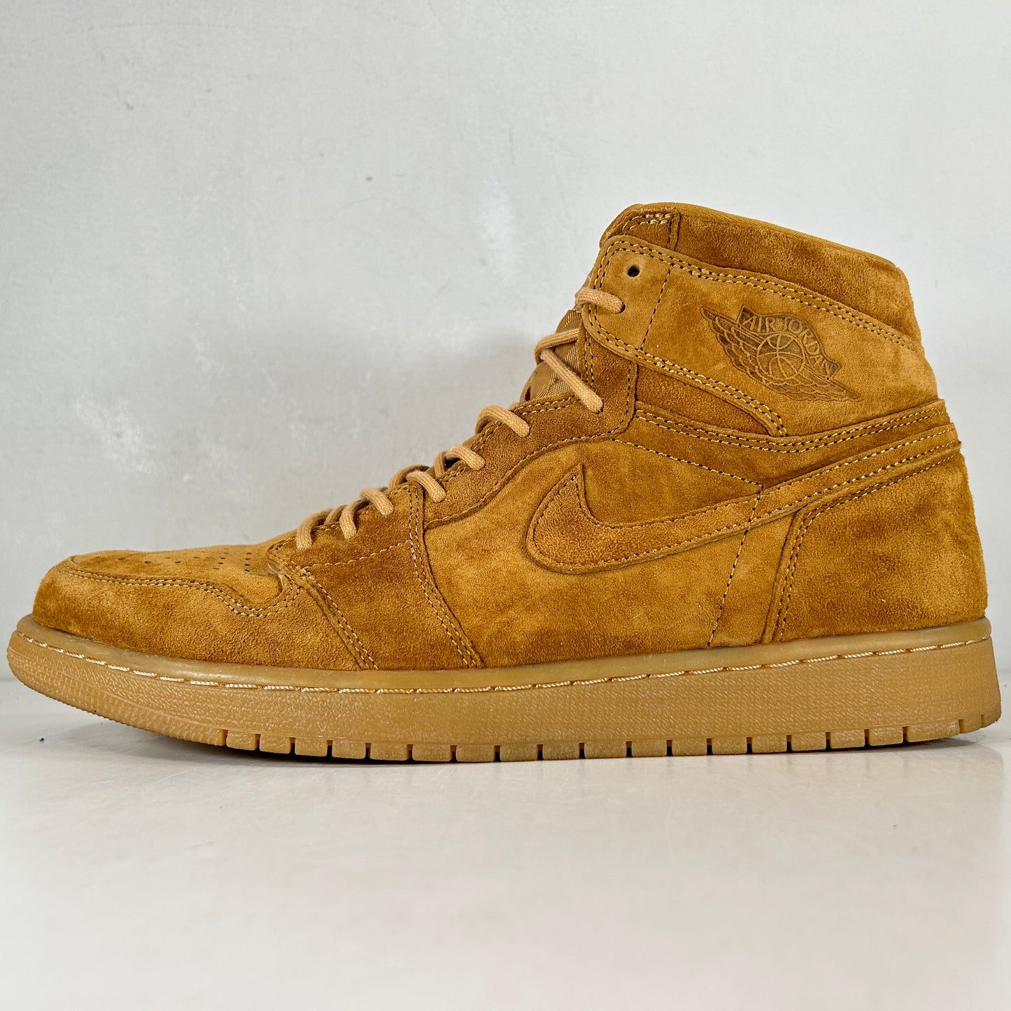 555088 710 Jordan 1 Retro High Wheat [USED] - 12 M (Used)