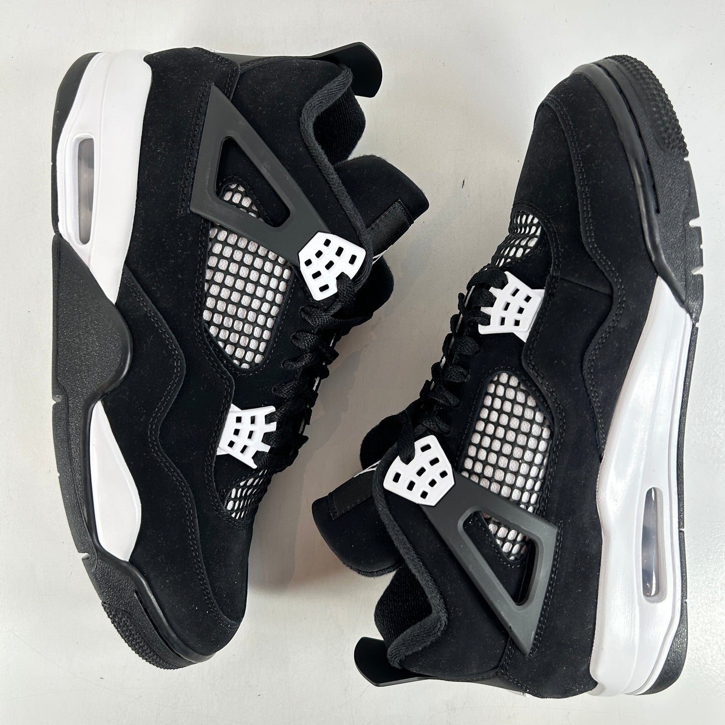 FQ8138 001  Jordan 4 Retro White Thunder [USED] - 10 M (Used2)