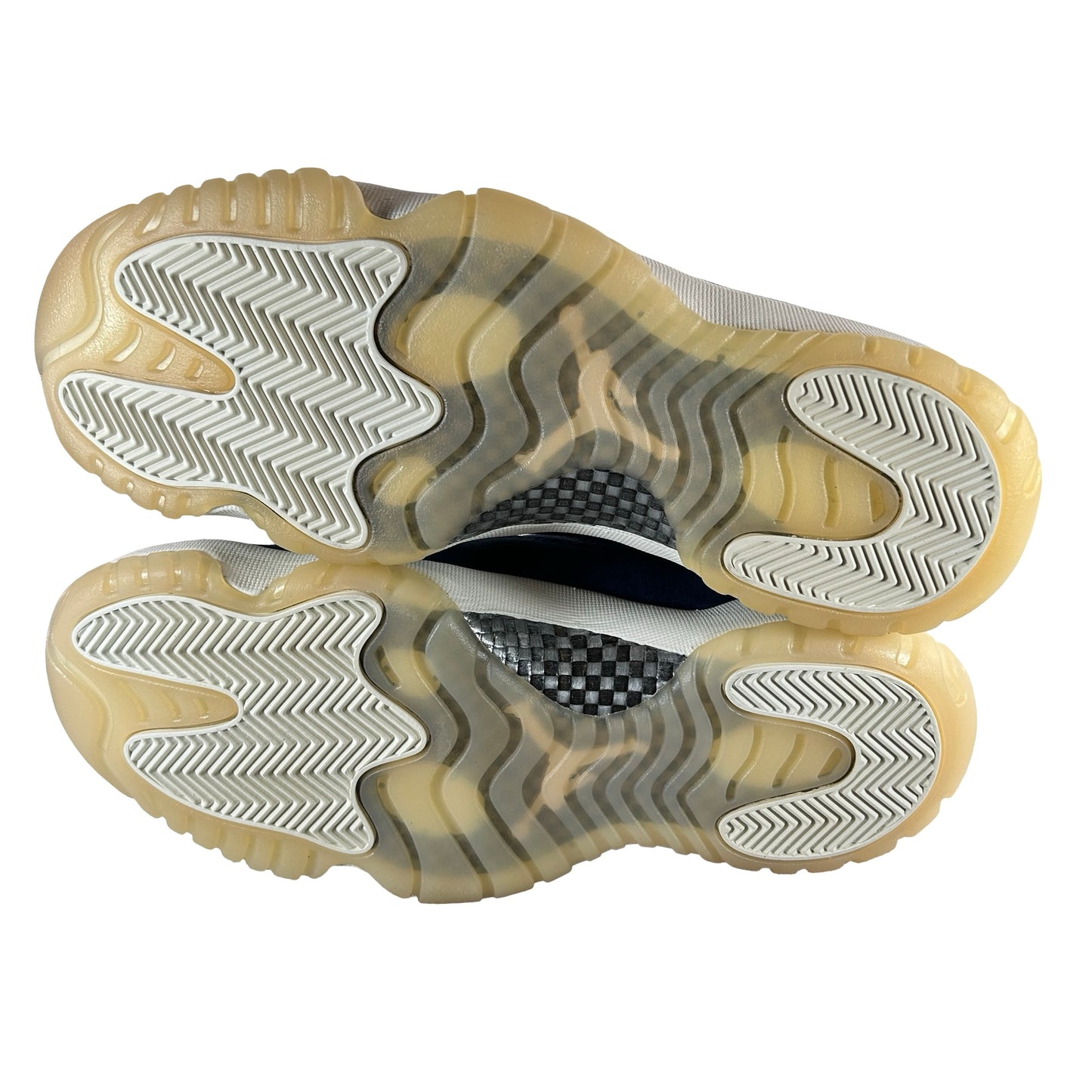 AV2187 441 Jordan 11 Retro Low Derek Jeter RE2PECT - 9.5 M (Yellowing)
