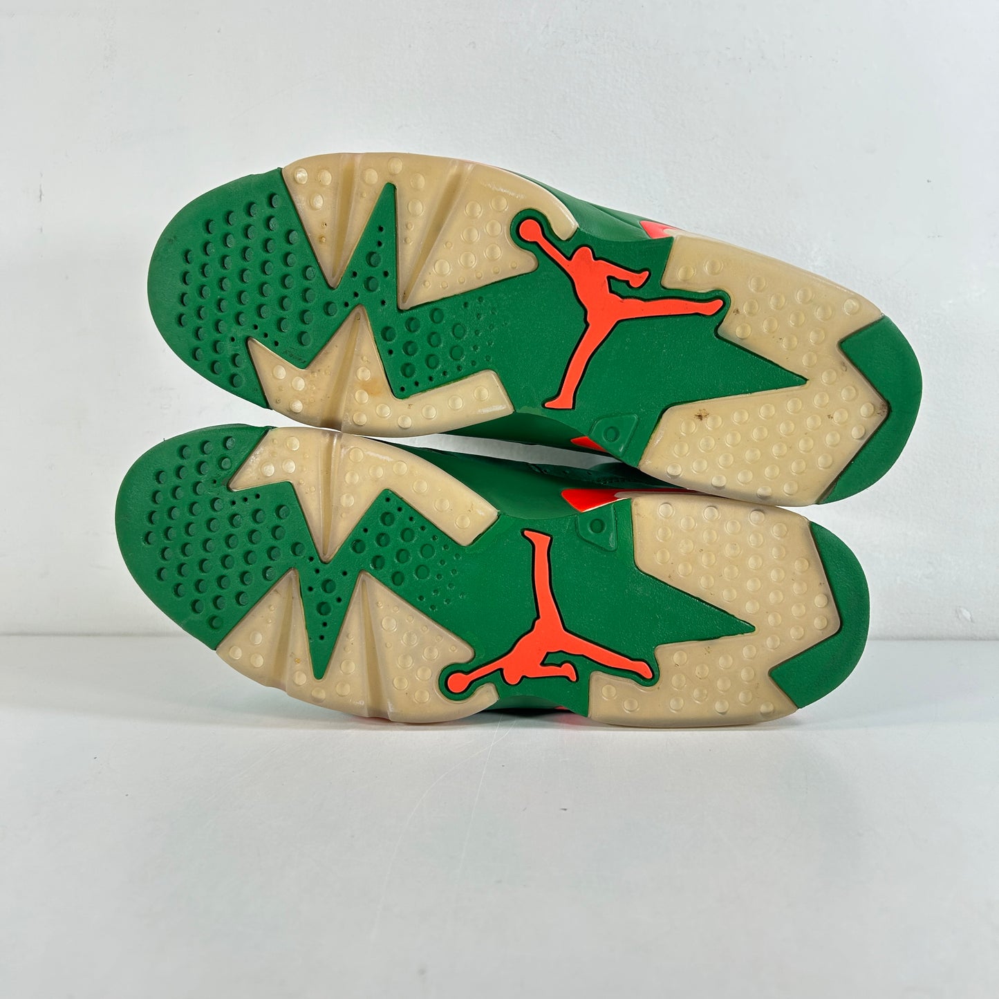 AJ5986 335 Jordan 6 Retro Gatorade Green [USED] - 10.5 M (VNDS)