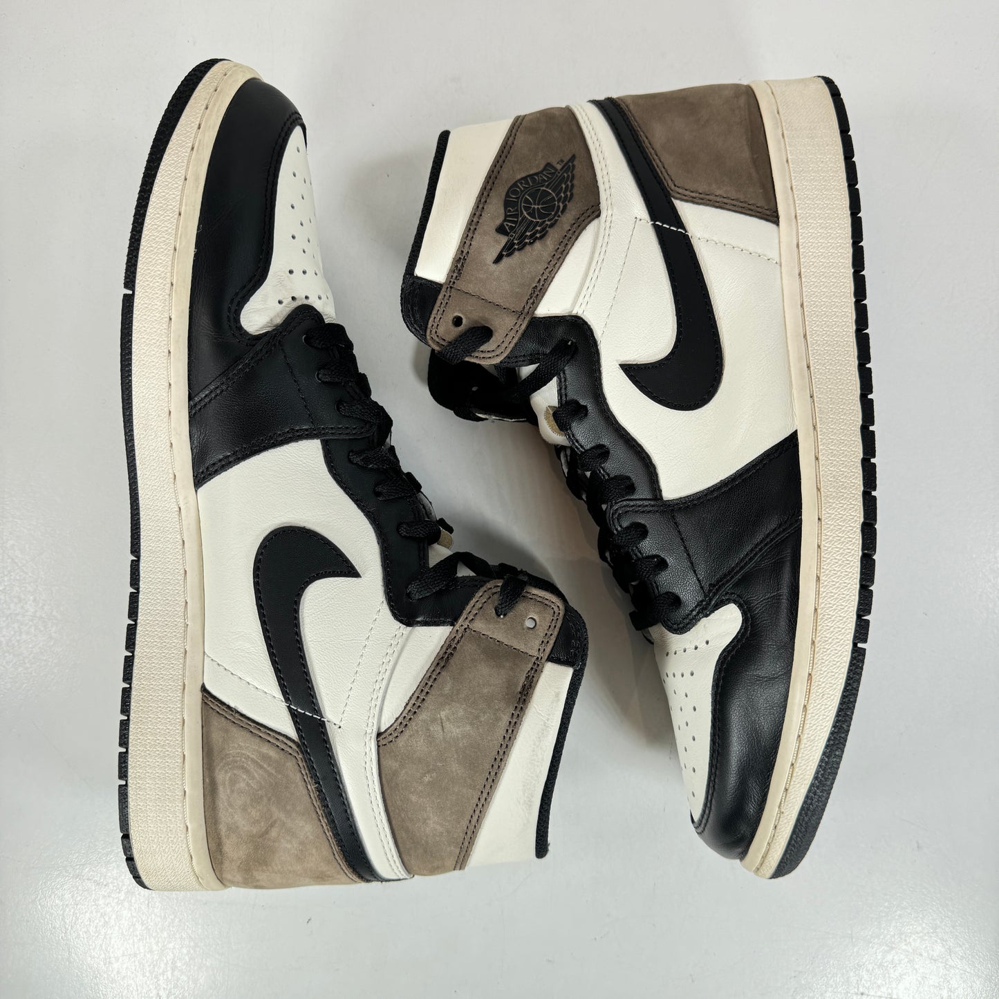 555088 105 Jordan 1 Mocha [USED] - 12 M (Used)