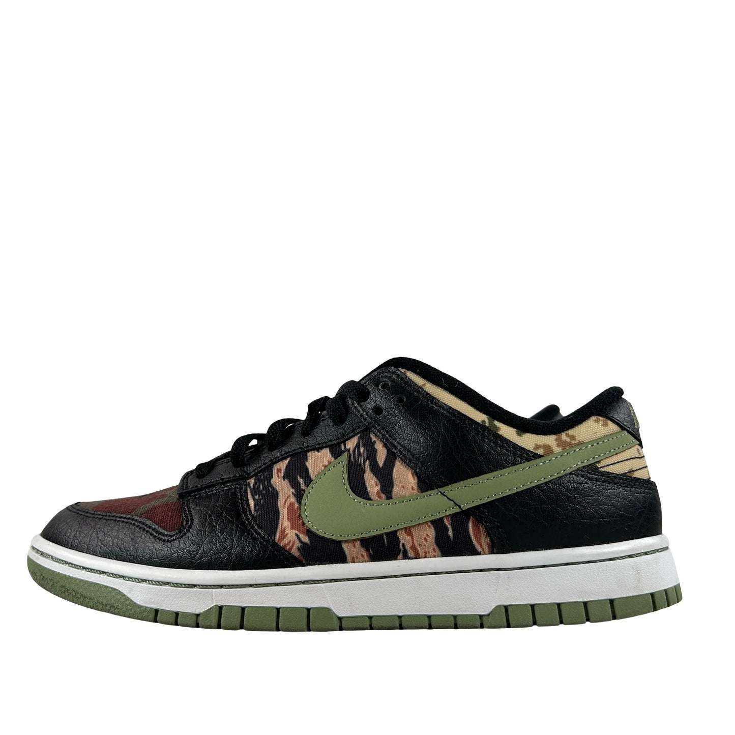 DH0957 001 Nike Dunk Low Loco Camuflaje