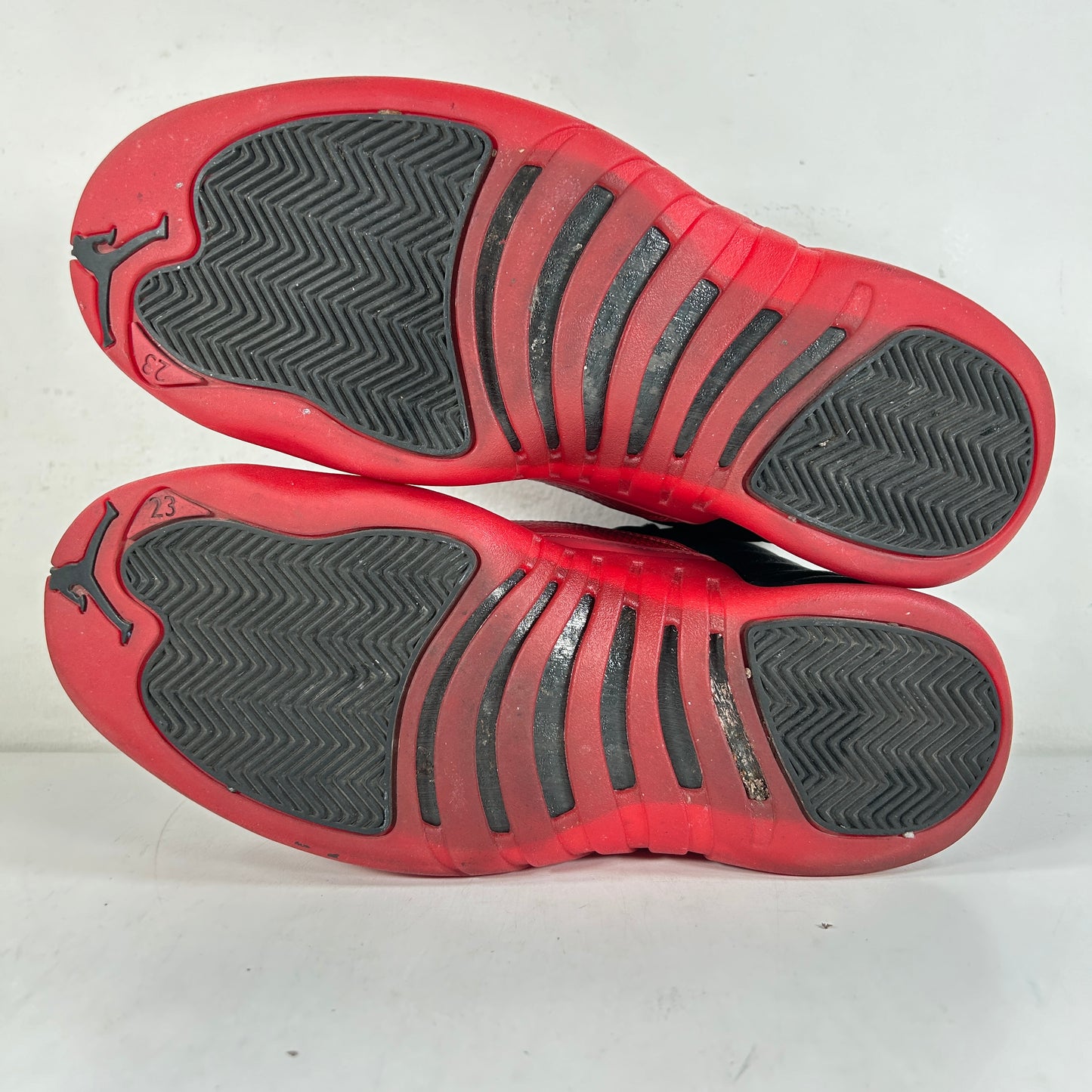 130690 002 Jordan 12 Retro Flu Game (2016) [USED] - 9 M (Used)