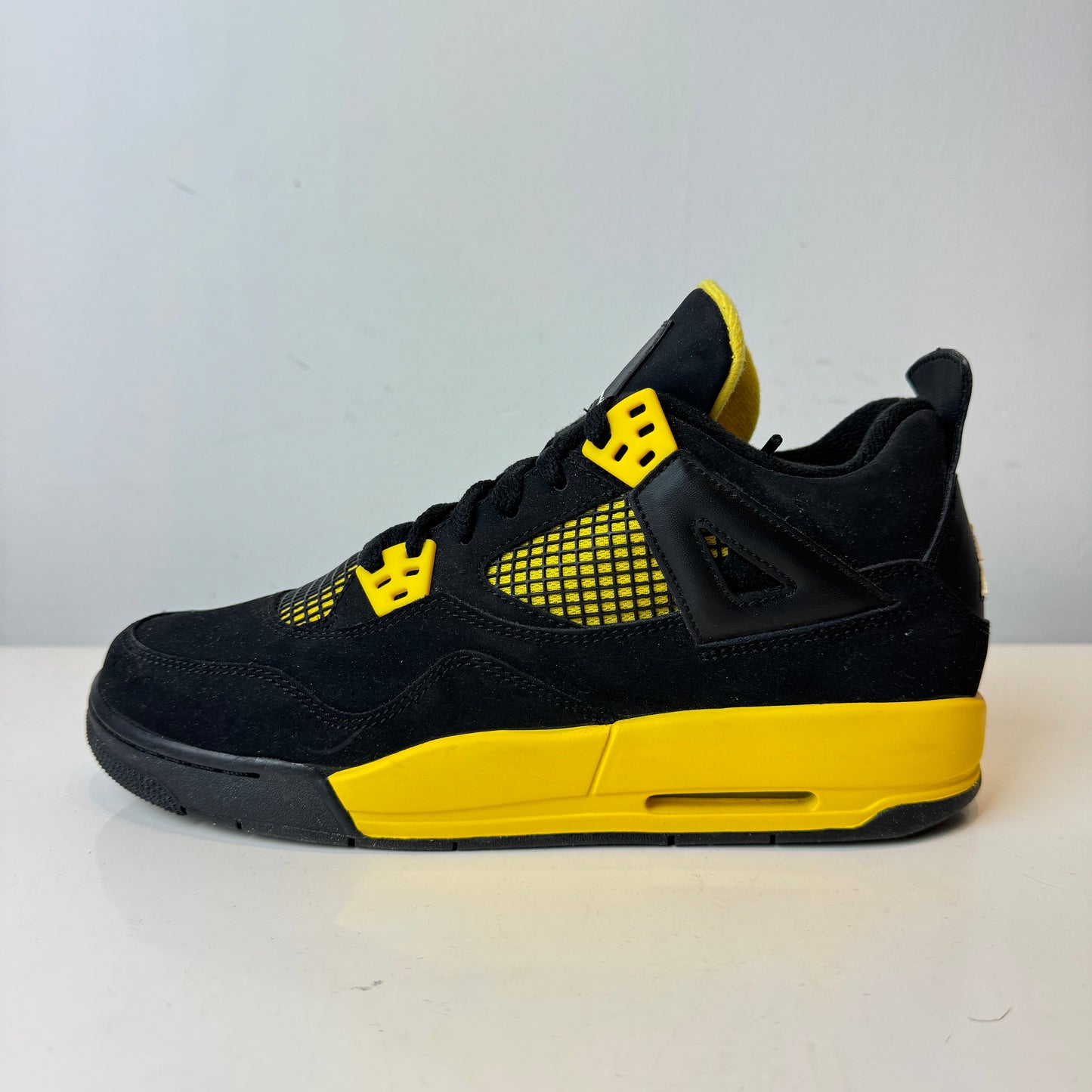 408452 008 Jordan 4 Retro Thunder (2012) (GS) [USED] - 7 Y (VNDS) (No Box)