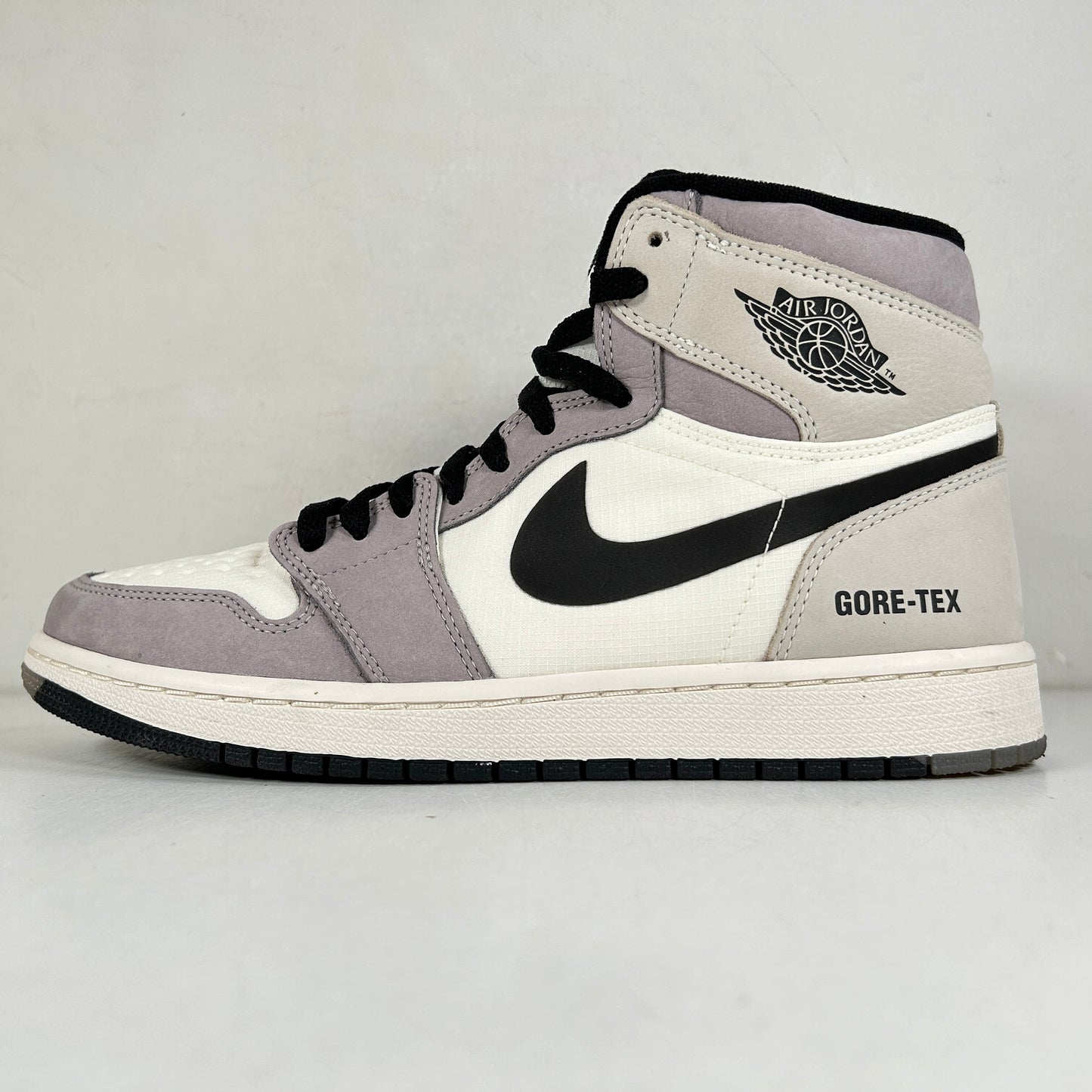 DB2889 100 Jordan 1 Retro High Element Gore-Tex Light Bone [USED] - 8.5 M (VNDS)