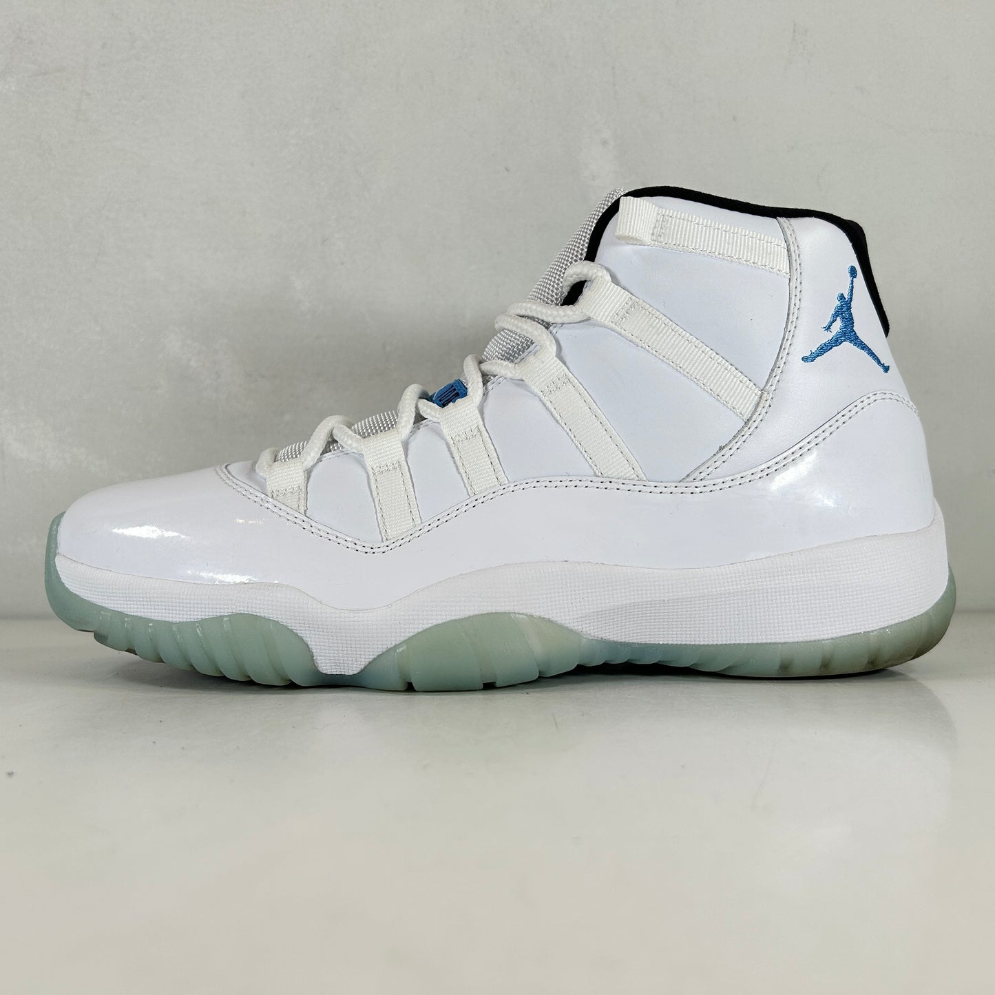 378037 117 Jordan 11 Retro Legend Blue (2014) [USED] - 9.5 M (Used)