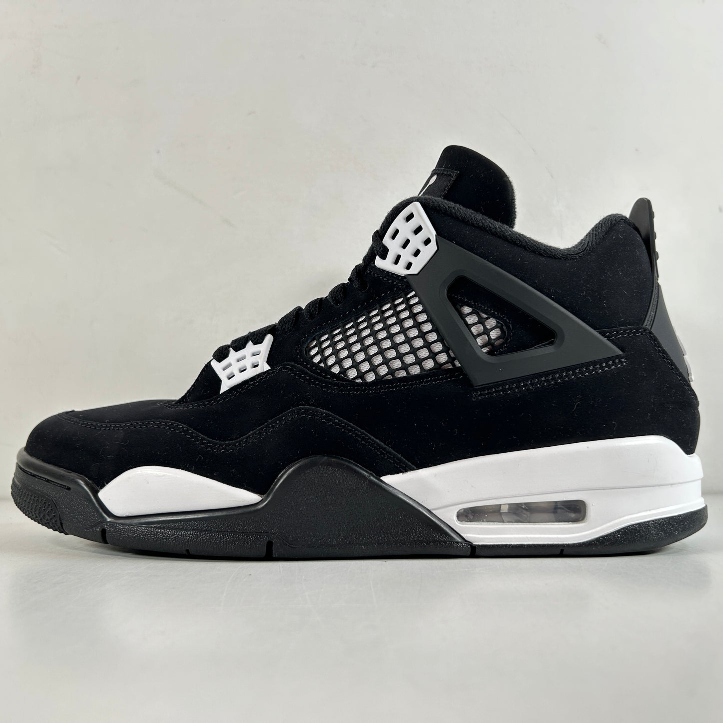 FQ8138 001 Air Jordan 4 Retro White Thunder [USED] - 10.5 M (Used)