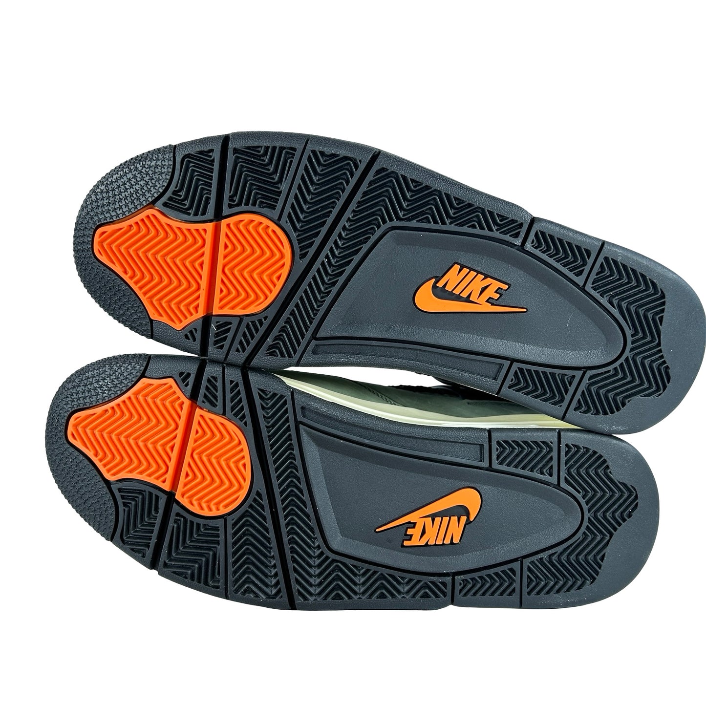 IB1519 200 Jordan 4 Retro OG SP Undefeated (2025) [CONDITIONAL] - 9.5 M (Small Stain Right Midsole)