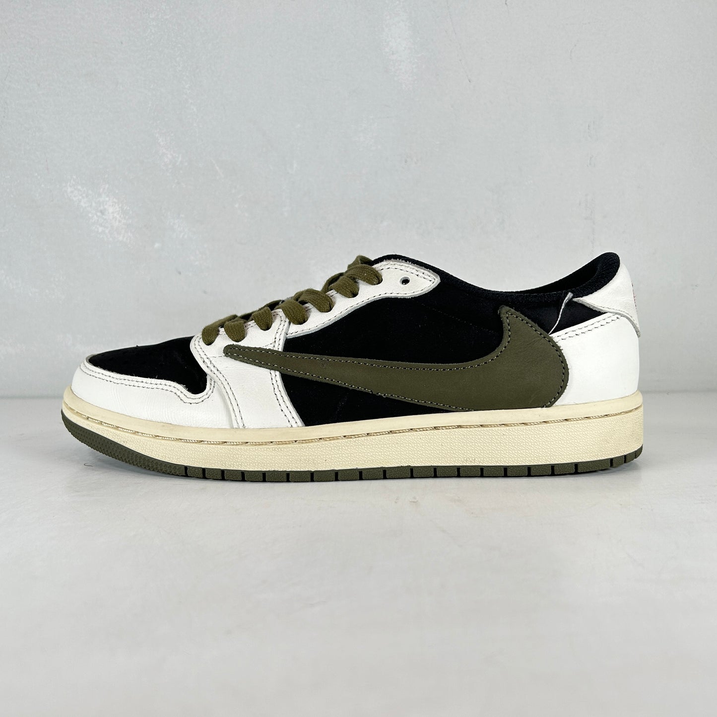 DZ4137 106 Jordan 1 Retro Low OG SP Travis Scott Olive (W) [USED] - 8 W (Used) (No Box)