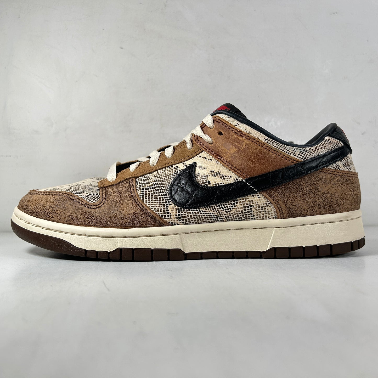 FJ5434 120 Nike Dunk Low Premium CO.JP Piel de serpiente marrón