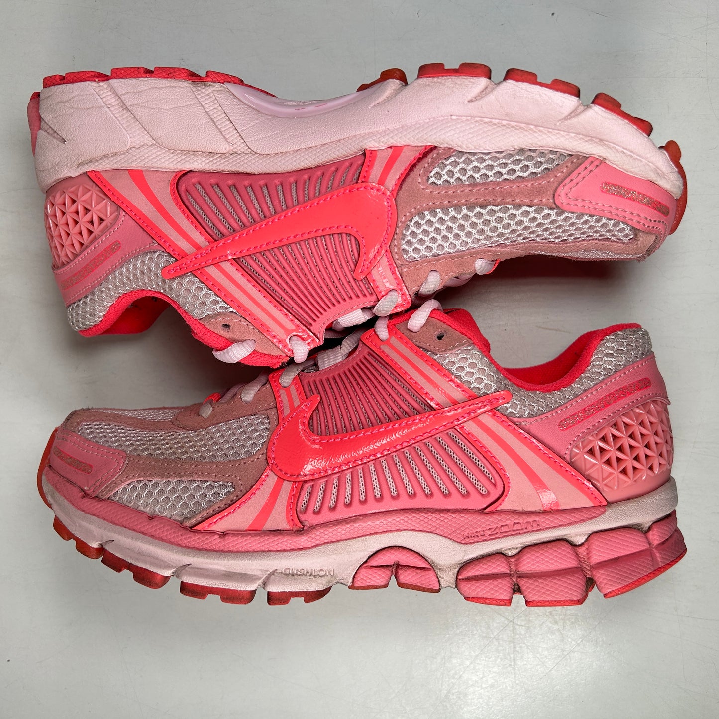 FQ0257 666 Nike Zoom Vomero 5 Coral Chalk Hot Punch (Women's) 6.5 W (Used)