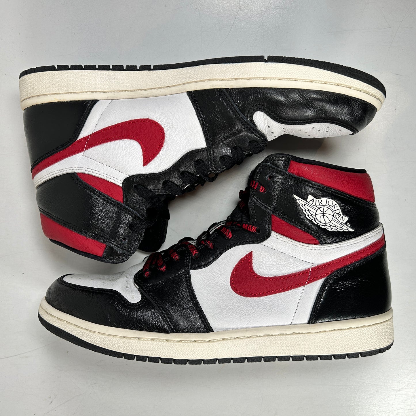 555088 061 Jordan 1 Retro High Black Gym Red [USED] - 10.5 M (Used) (Replace Box)