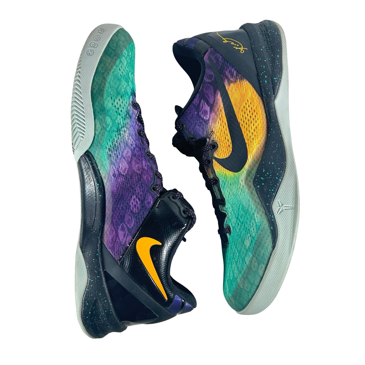555035 302 Nike Kobe 8 Easter [USED] - 10.5 M (Used)