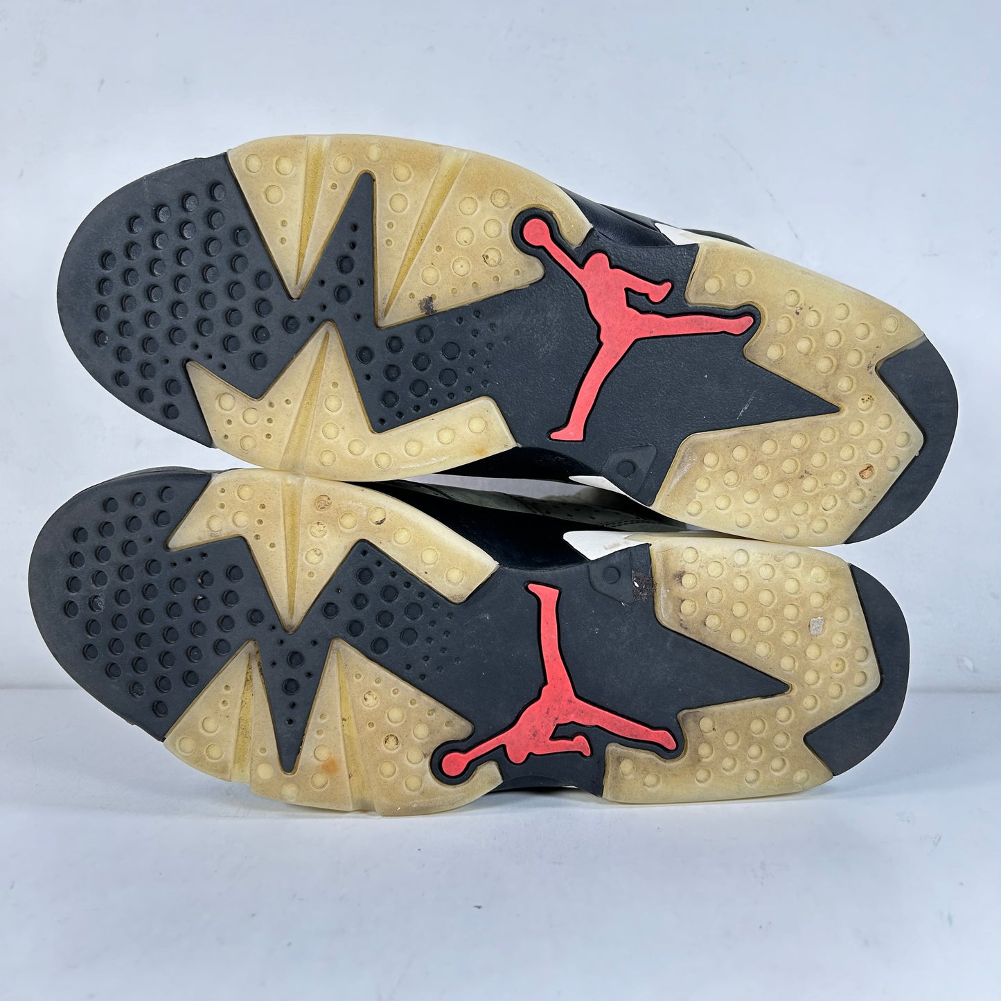 CN1084 200 Jordan 6 Retro Travis Scott [USED] - 10.5 M (Used)