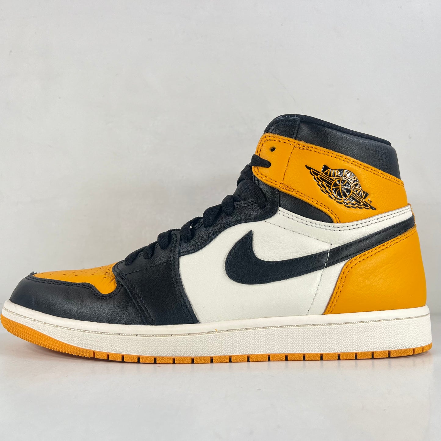 555088 711 Jordan 1 Retro High OG Punta amarilla