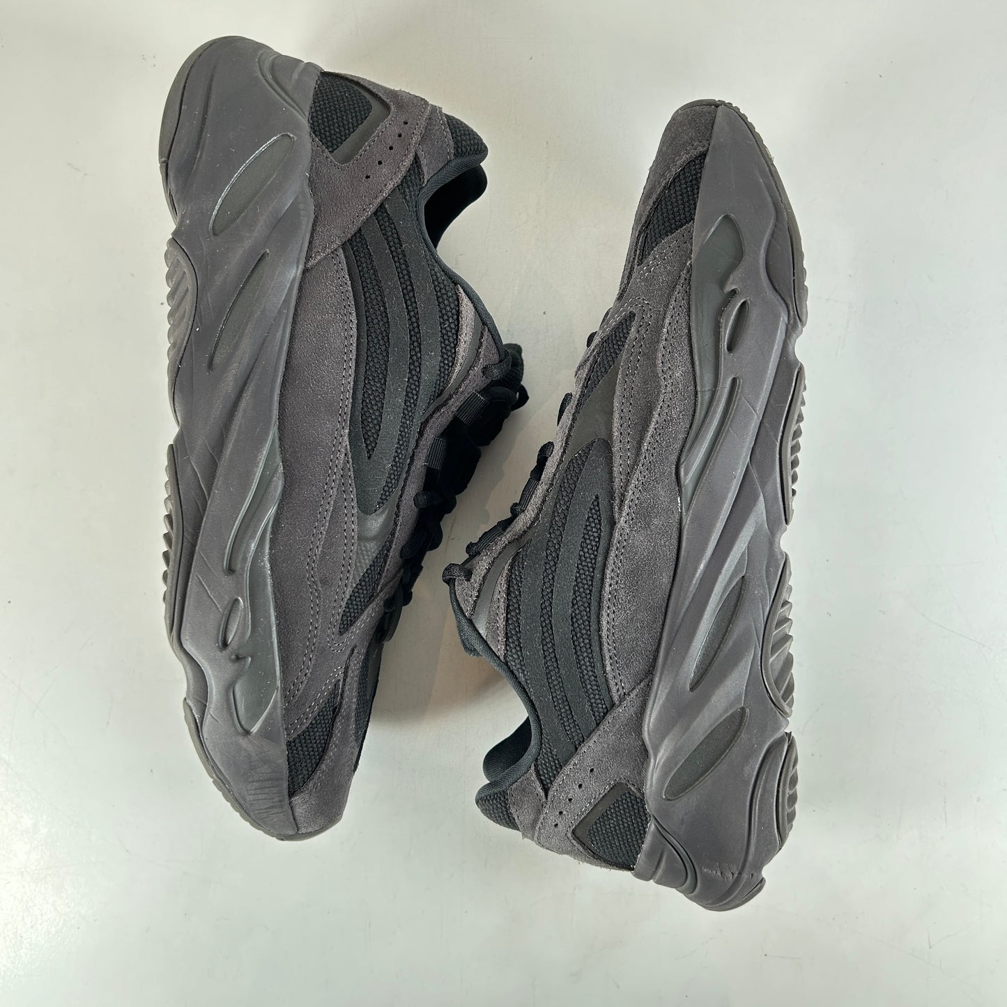 FU6684 Adidas Yeezy Boost 700 V2 Vanta [USED] - 11.5 M (Used)