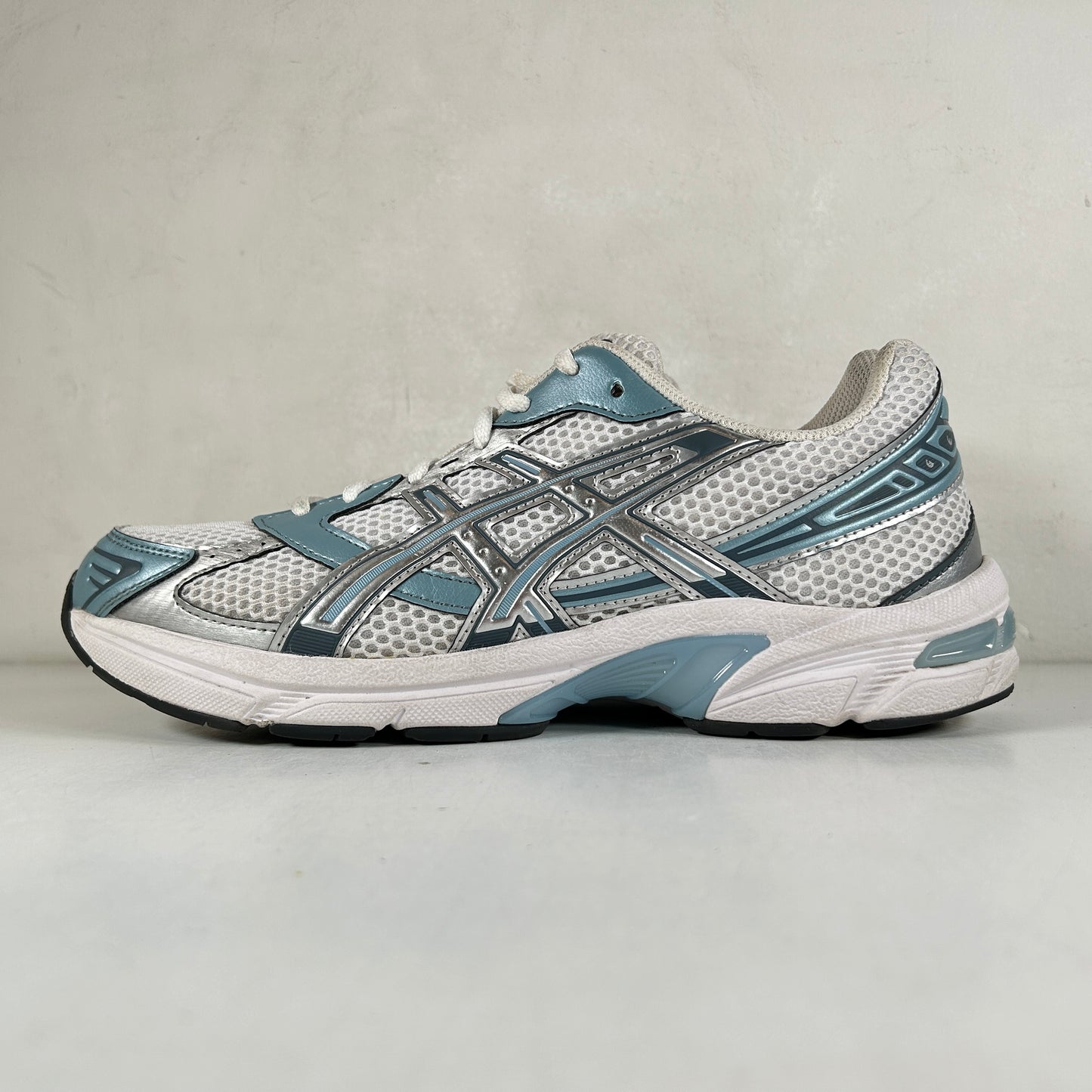 1201A256 116 ASICS Gel-1130 White Shark Skin [USED] - 8.5 M (Used)