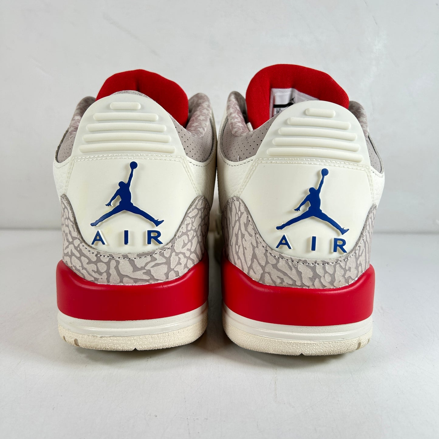 136064 140 Jordan 3 Retro International Flight [USED] - 10.5 M (Used)