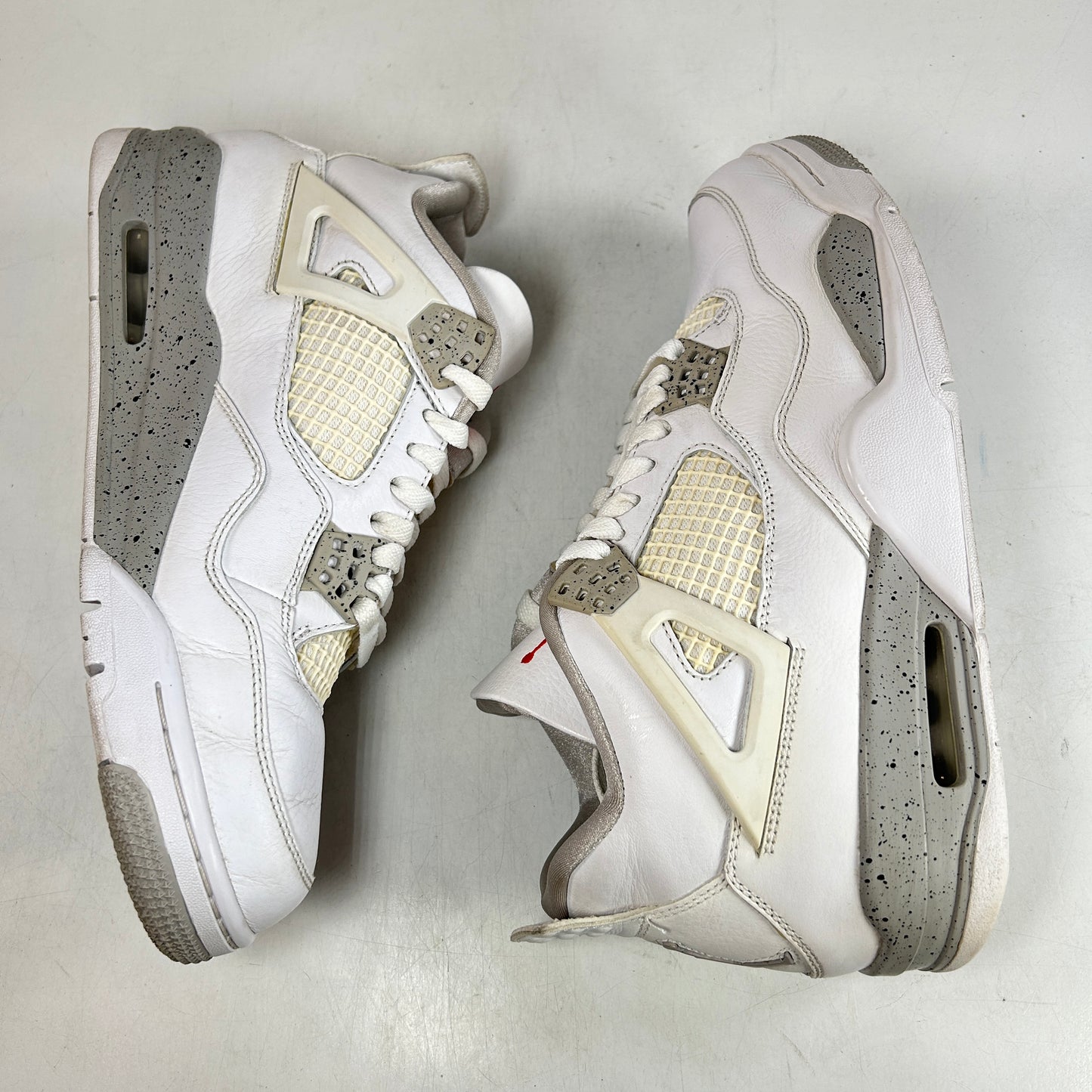 CT8527 100 Jordan 4 Retro White Oreo [USED] - 9.5 M (Used)