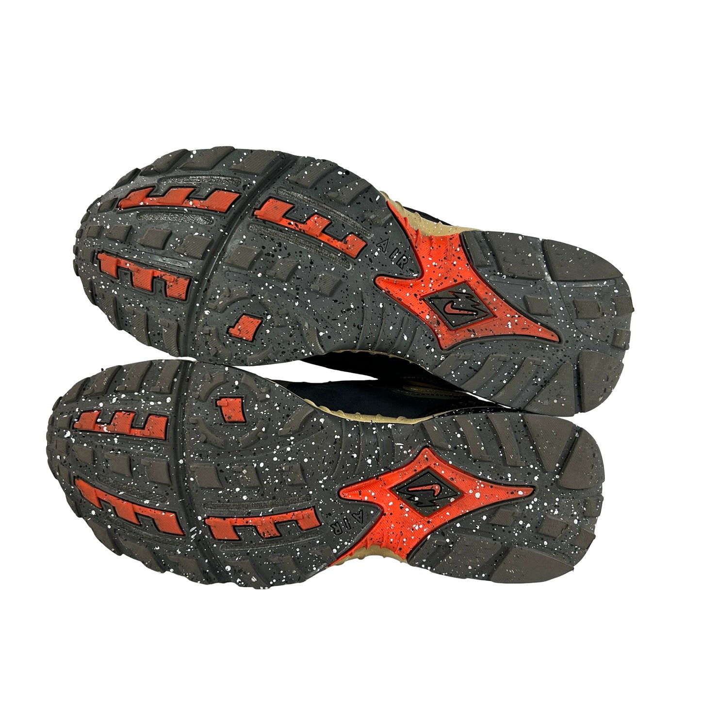 FN7546 300 Undefeated x Air Terra Humara 'Cargo Khaki' [USED] - 7.5 M (Used)