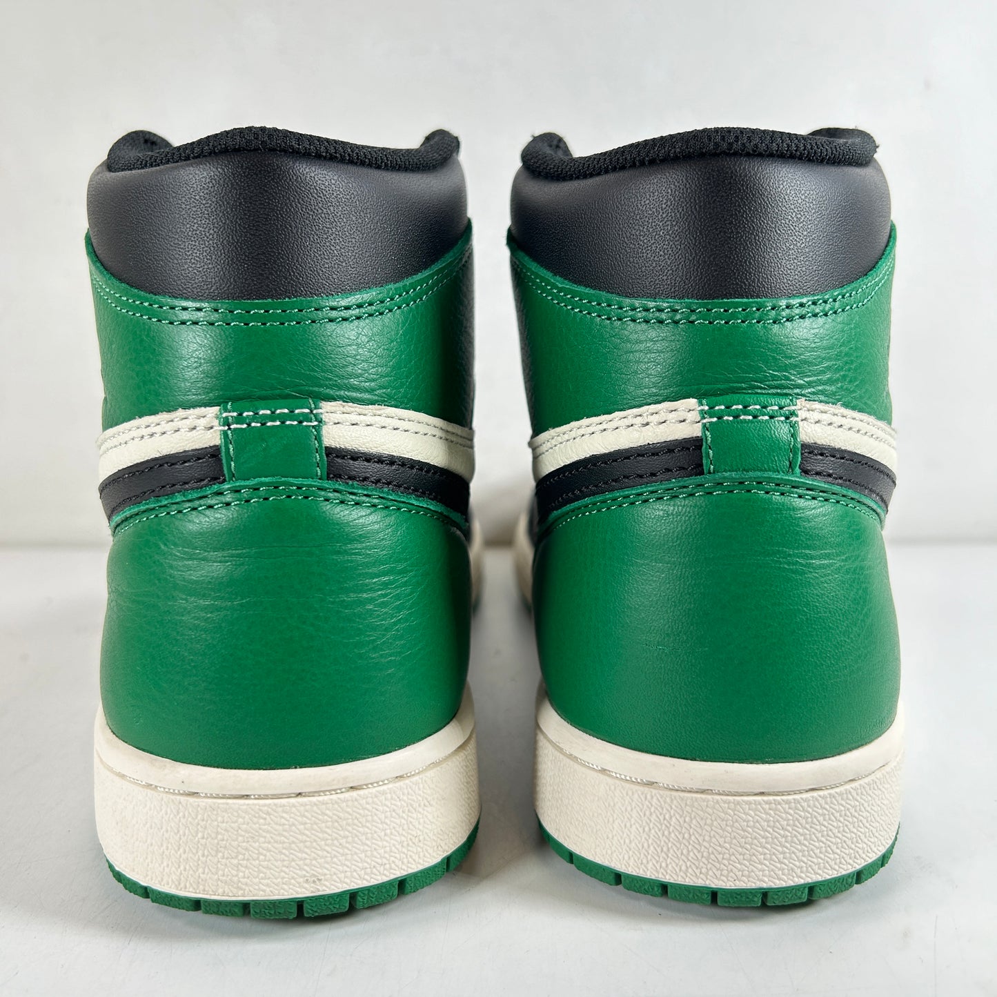 555088 302 Jordan 1 Retro High Pine Green [USED] - 9.5 M (Used2)