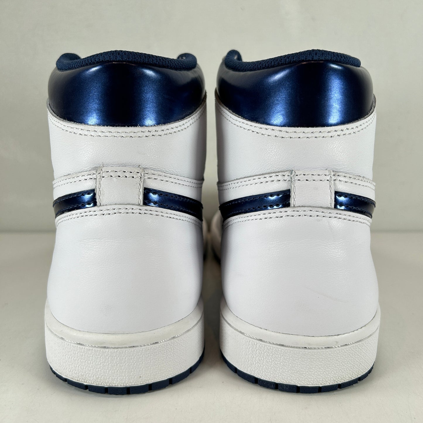 555088 106 Air Jordan 1 Retro High OG Metallic Navy 2016 [USED] - 9.5 (Used)