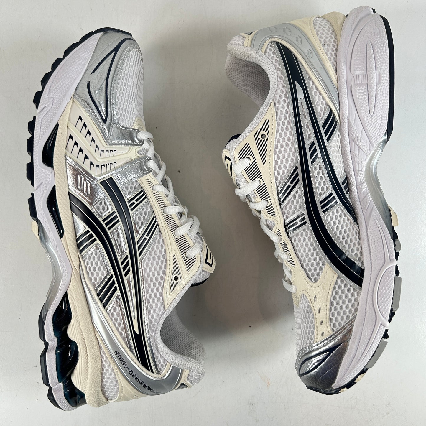 1202A056 109 ASICS Gel-Kayano 14 Blanco Medianoche (Mujeres)