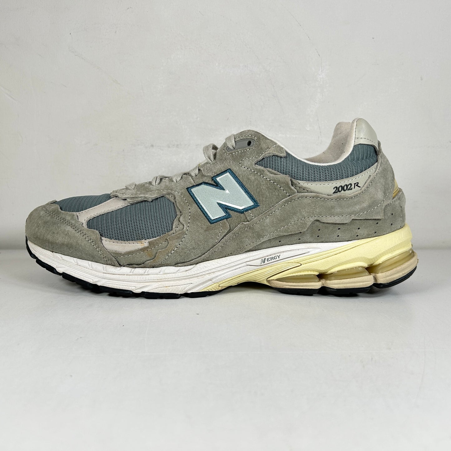 M2002RDD New Balance 2002R Protection Pack Mirage Grey [USED] - 14 M (Used)