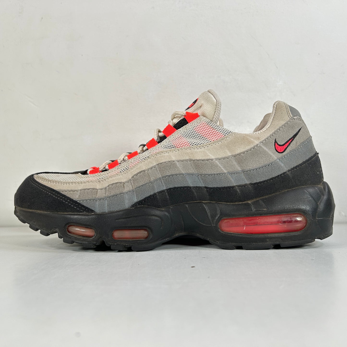 609048 106 Nike Air Max 95 Solar Red (2018) [USED] - 10.5 M (Used)