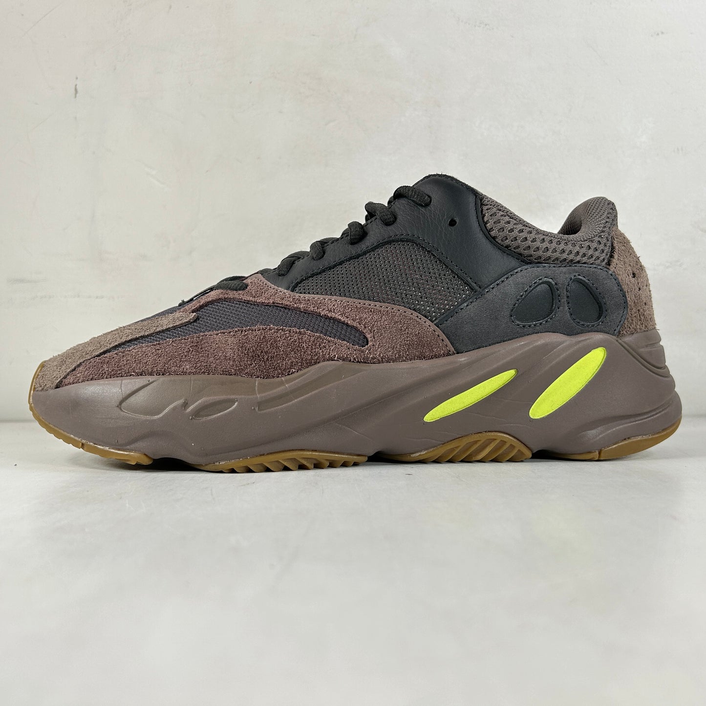 EE9614 Yeezy Boost 700 Mauve [USED] - 11.5 M (Used)