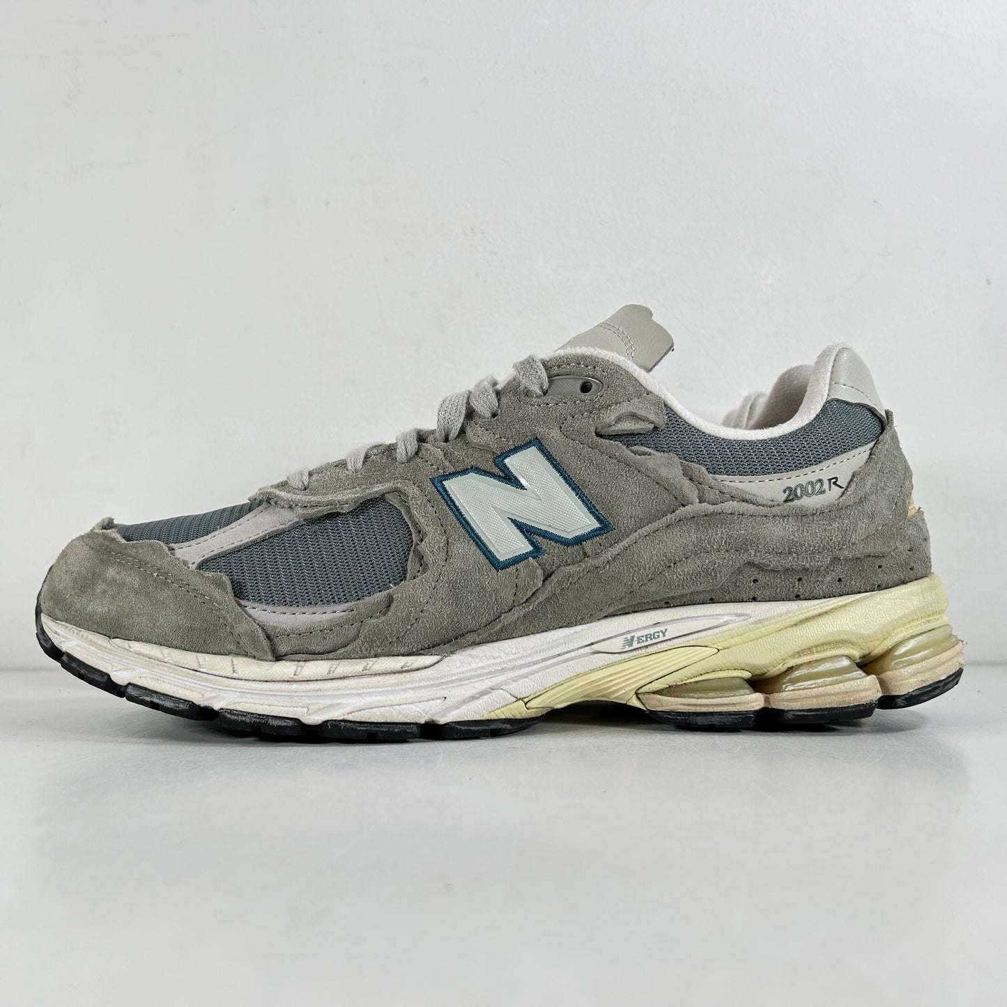 M2002RDD New Balance 2002R Protection Pack Mirage Grey [USED] - 12 M (Used)