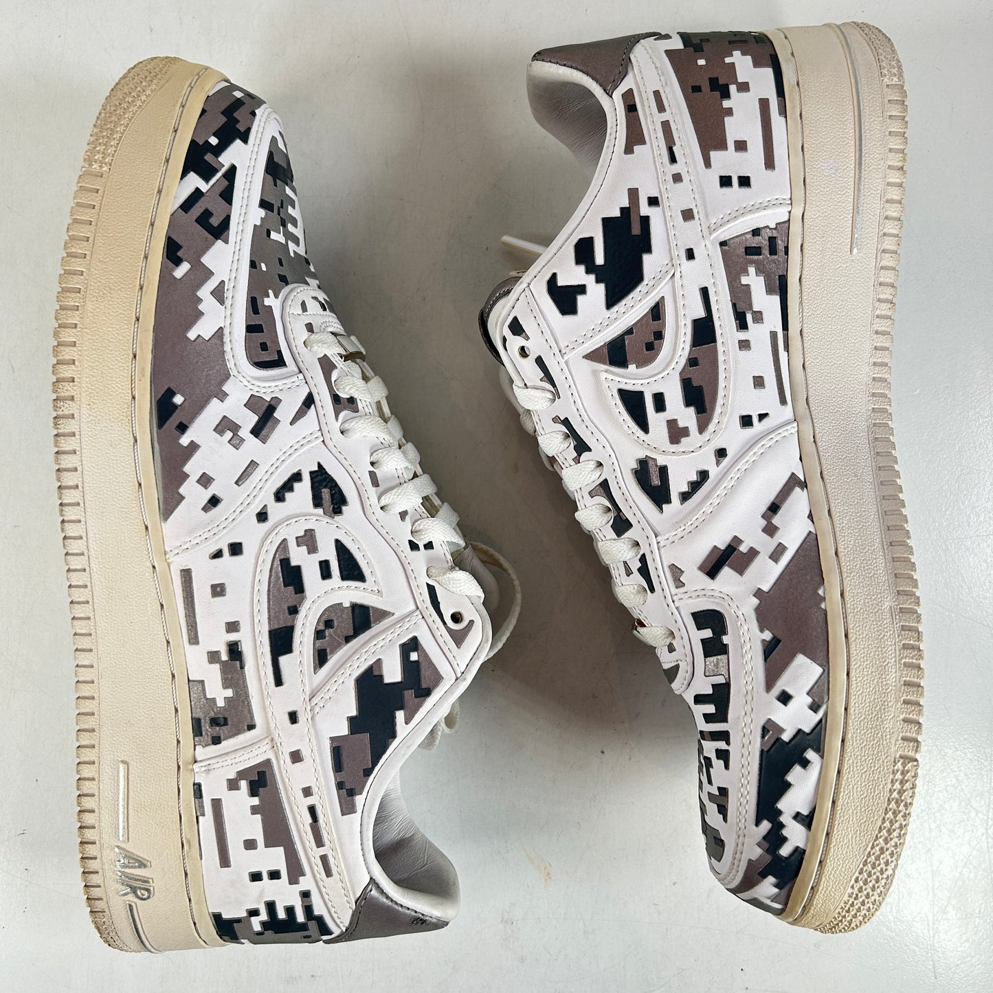 520505 100 Nike Air Force 1 Low Digi Camo [USED] - 11 M (Used) (No Box)