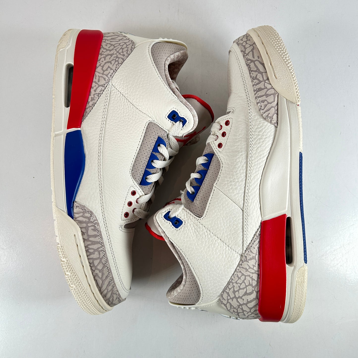 136064 140 Jordan 3 Retro International Flight [USED] - 10.5 M (Used)