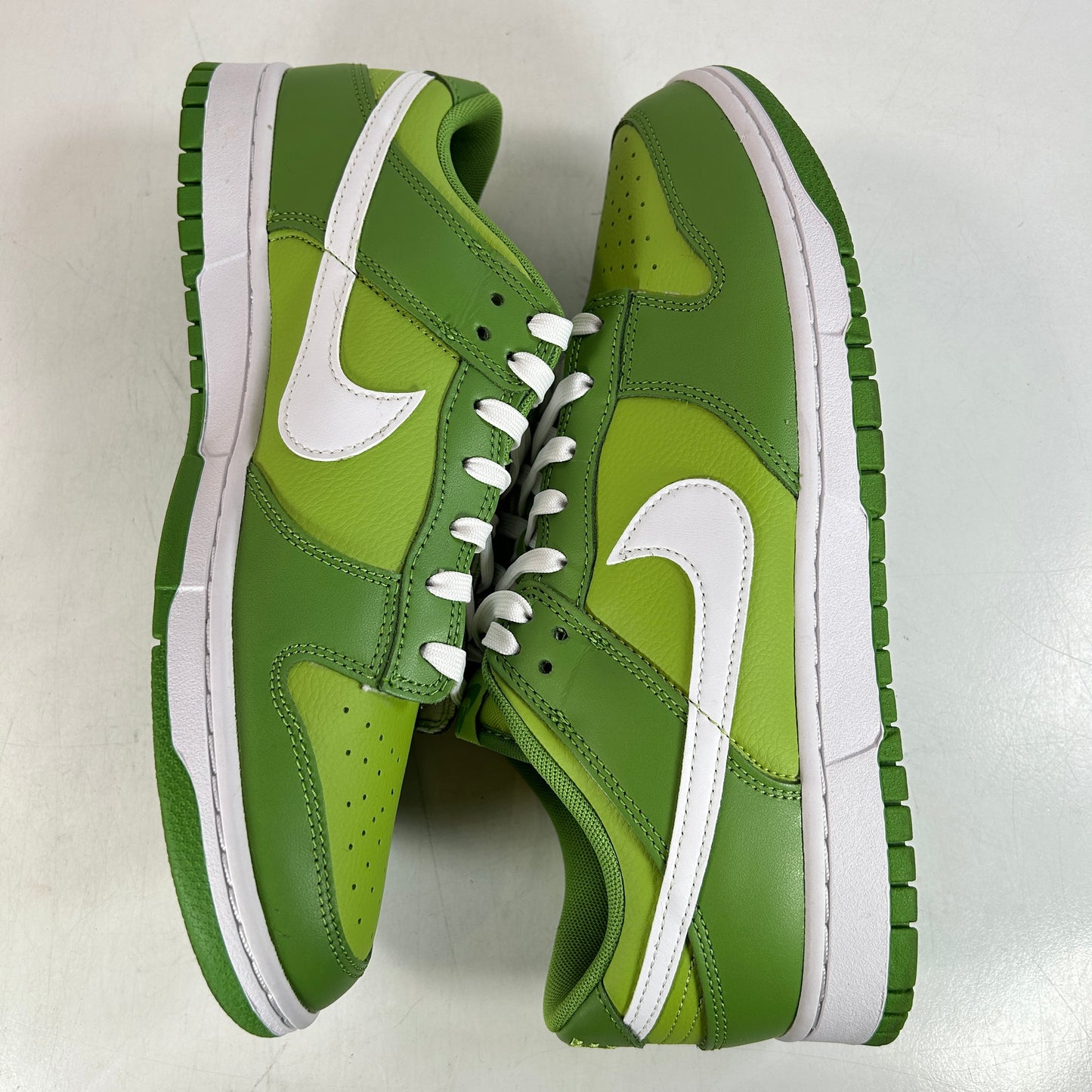 DJ6188 300 Nike Dunk Low Chlorophyll [USED] - 10.5 M (Used)
