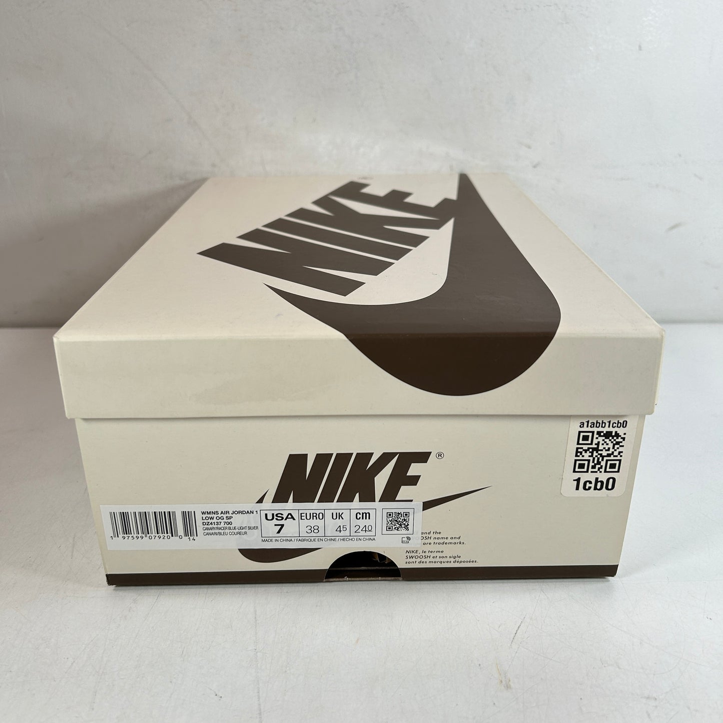 DZ4137 700 Jordan 1 Retro Low OG SP Travis Scott Canary (Women's) [USED] - 7 W (USED)