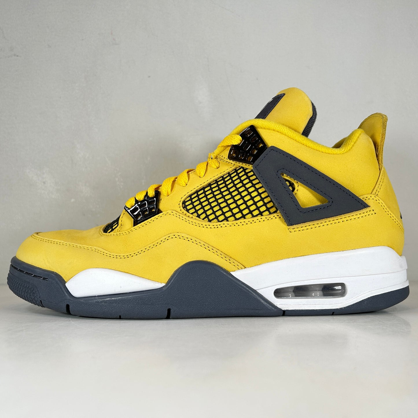 CT8527 700 Jordan 4 Retro Lightning (2021) [USED] - 11 M (Used)