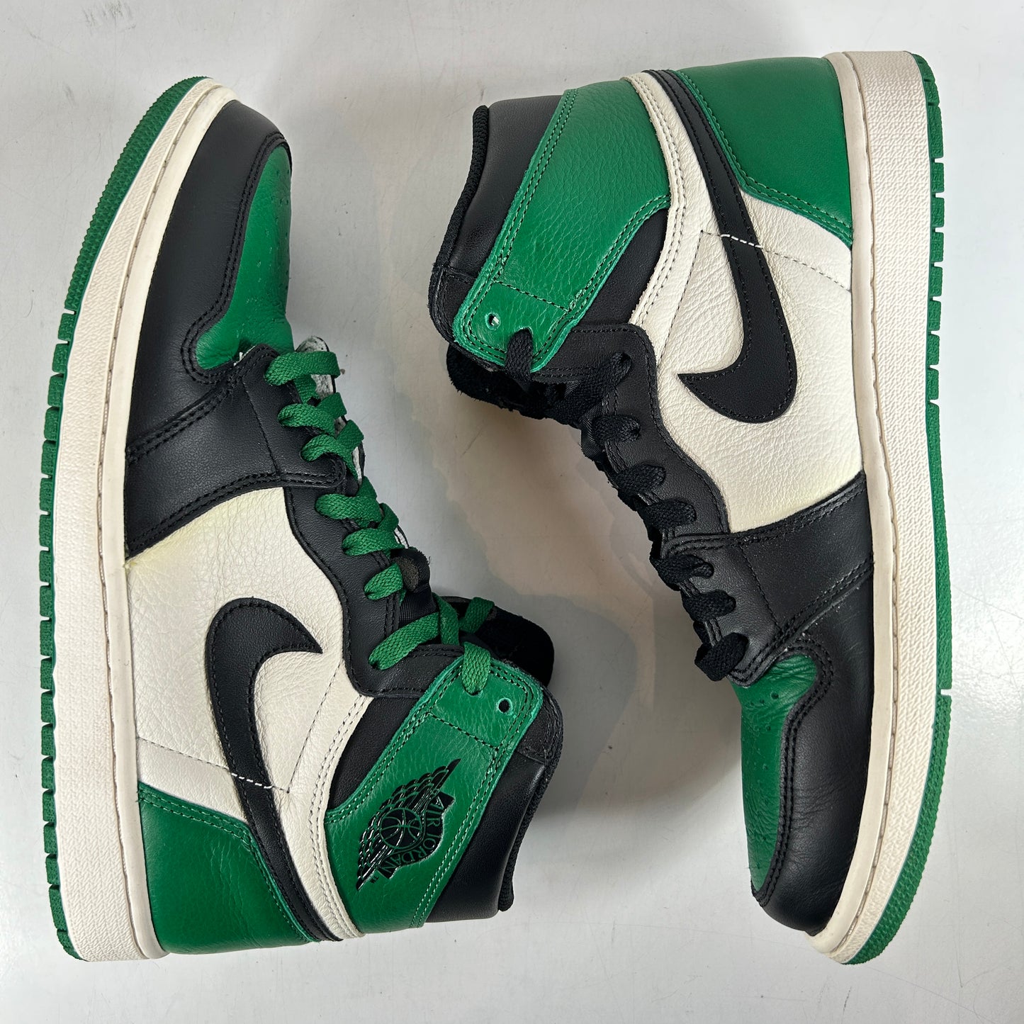 555088 302 Jordan 1 Retro High Pine Green [USED] - 9.5 M (Used2)