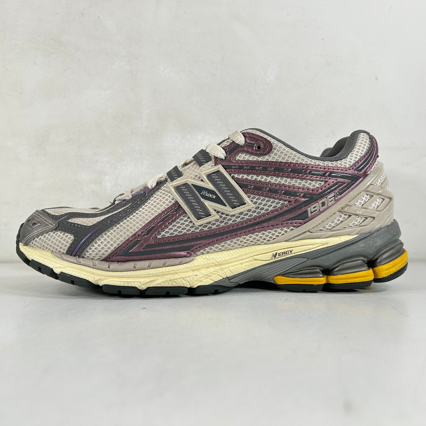 M1906RRA New Balance 1906R Licorice [USED] - 8 M (Used)