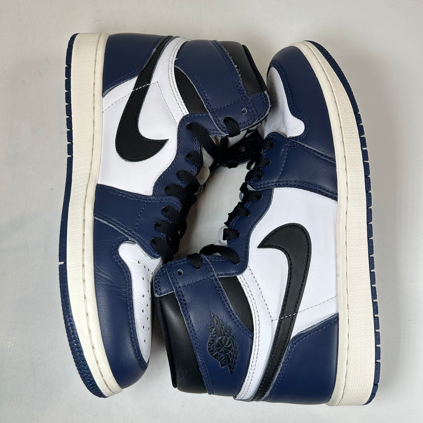 DZ5485 401 Jordan 1 Retro High OG Midnight Navy [USED] - 8.5 M (Used)