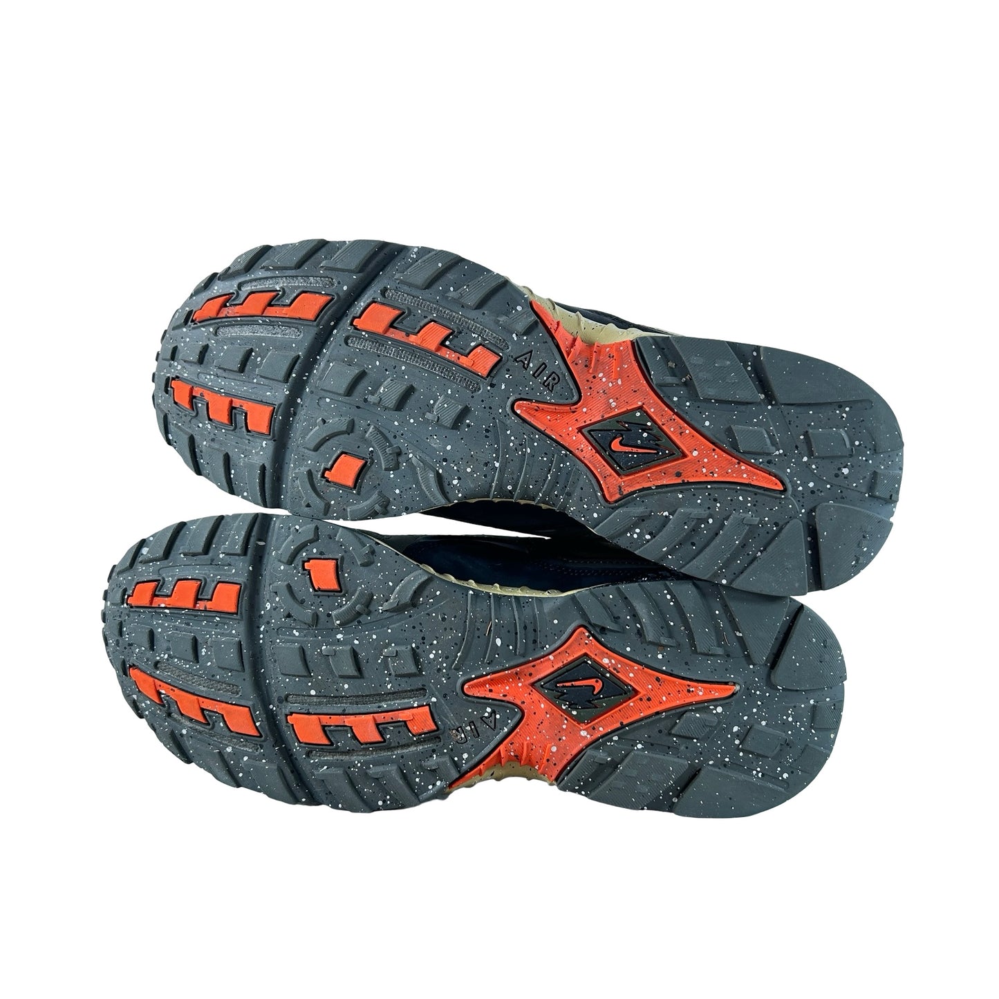 FN7546 300 Undefeated x Air Terra Humara Cargo Khaki [USED] - 9.5 M (Used)