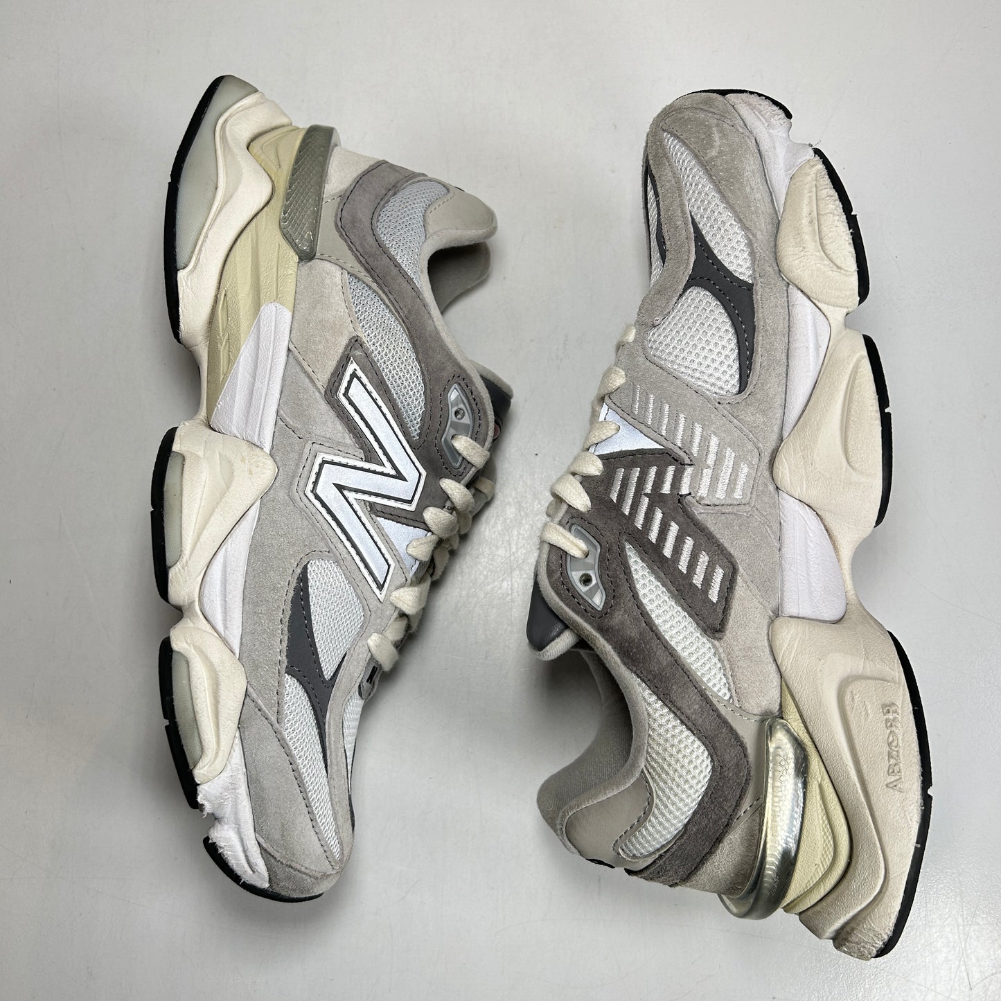 U9060GRY New Balance 9060 Rain Cloud Grey [USED] - 8.5 M (Used)