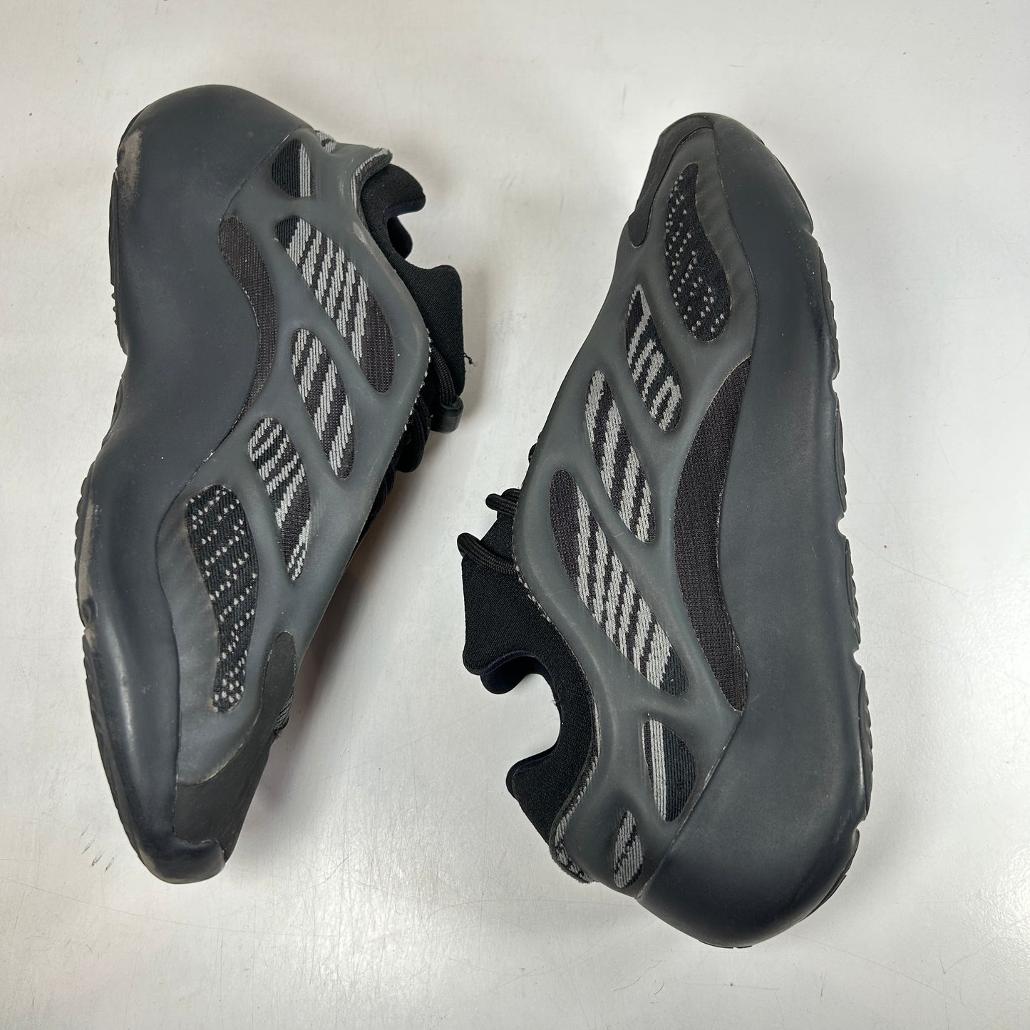 GX6144 adidas Yeezy 700 V3 Dark Glow [USED] - 10 M (Used)