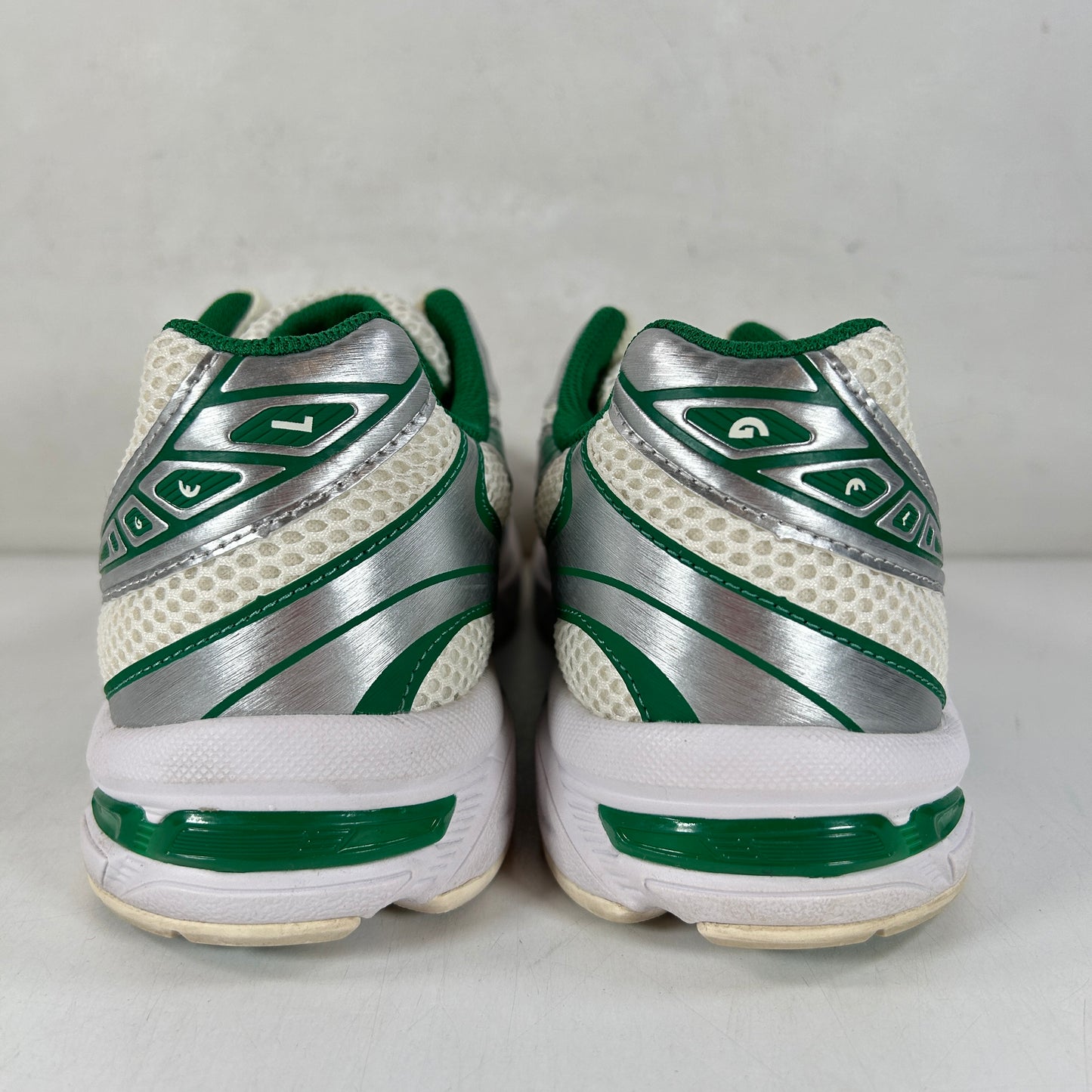 1201A974 100 ASICS Gel-1130 Cream Kale [USED] - 8 M (Used)